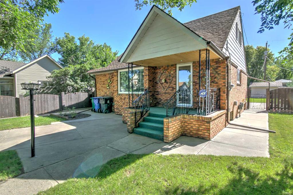 735 17 ST N Lethbridge Alberta Canada Sale residential Jeff van de Bennet Century 21 Foothills South Real Estate