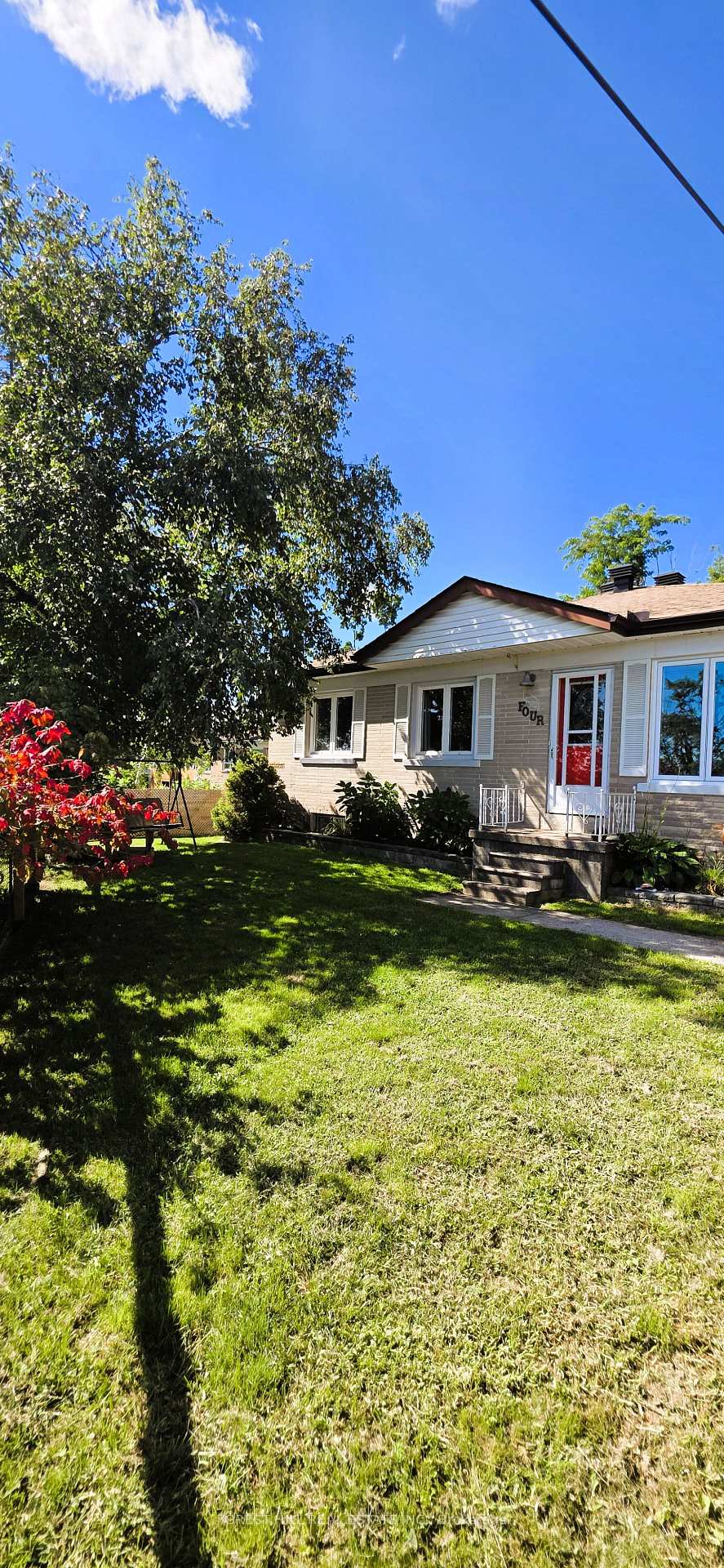 4 Karen Crescent Orillia Ontario Canada Sale residential Nilufer Mama Forest Hill Signature Real Estate Inc., Brokerage*