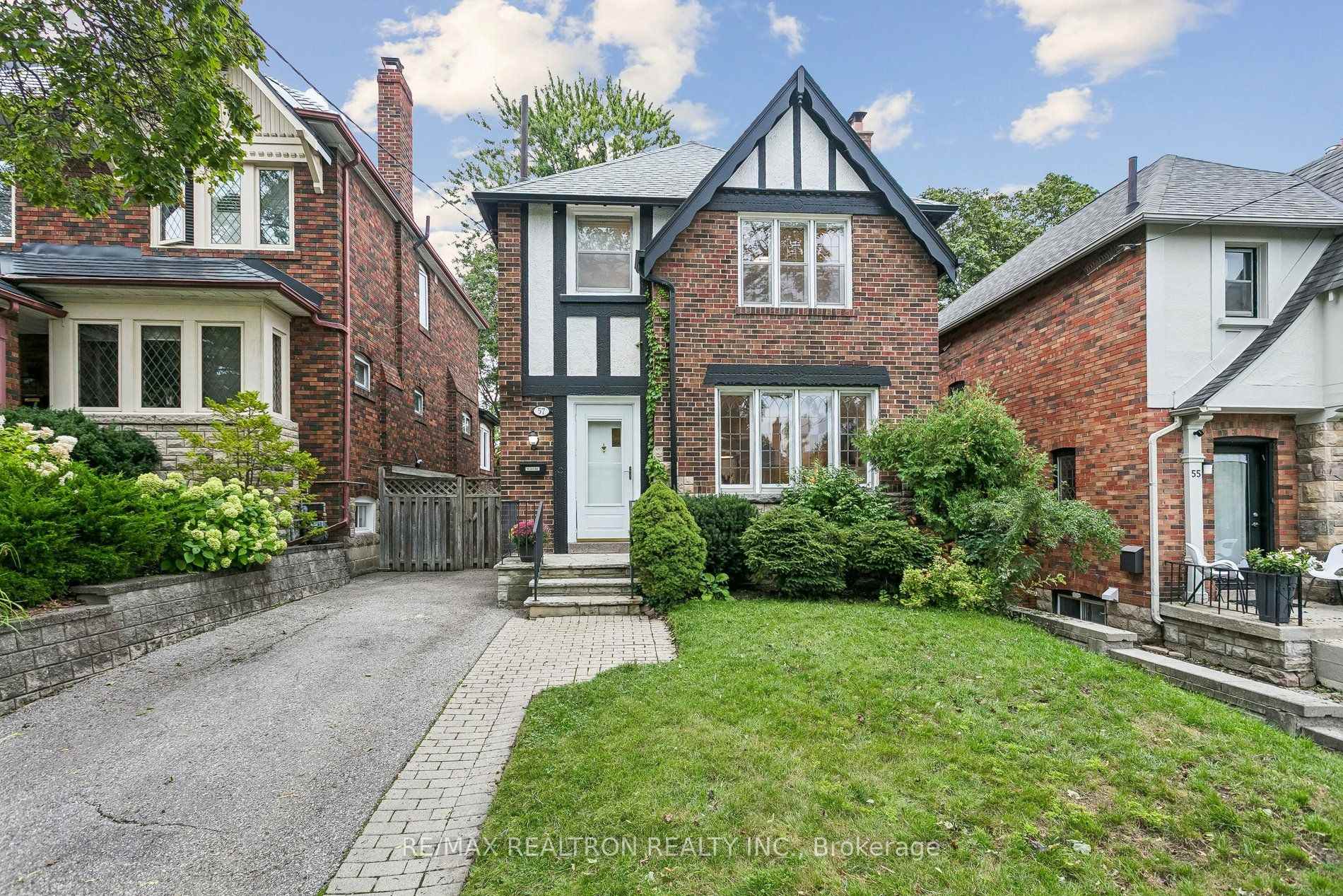57 Castle Knock Road Toronto Ontario Canada Sale residential Carol Teichman RE/MAX Realtron Realty Inc, Brokerage 