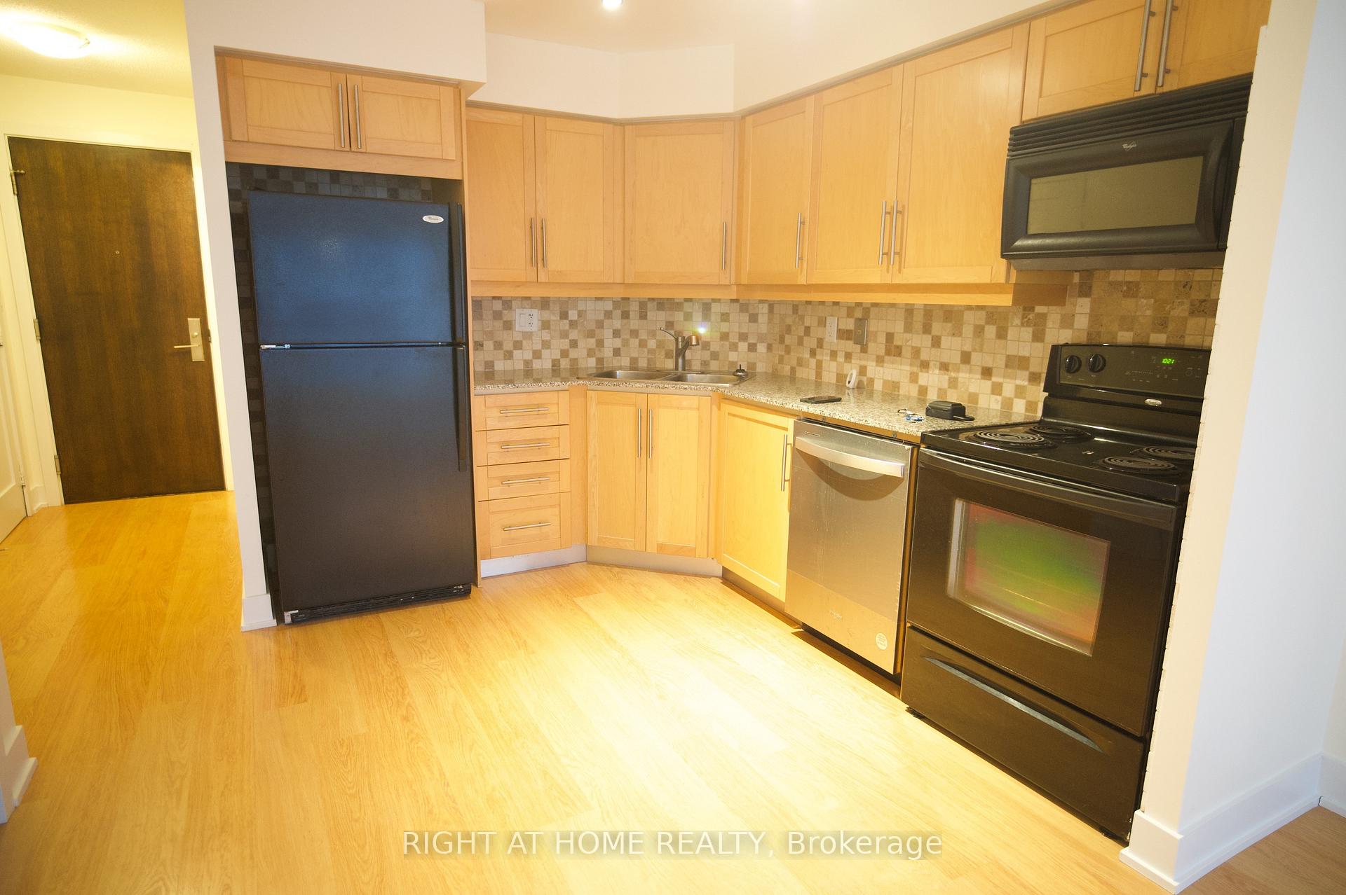 20 Blue Jays Way Toronto Ontario Canada Rent residential Kamran Ebrahimi Right at Home Realty, Brokerage*