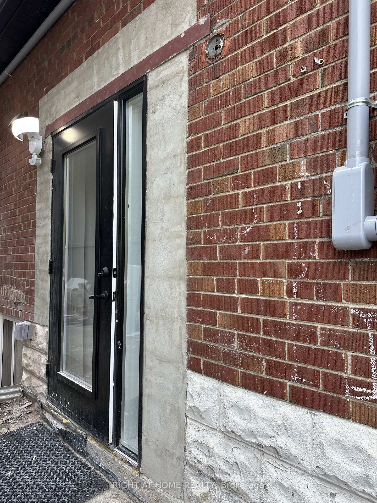16 Glenside Avenue Toronto Ontario Canada Rent residential Kathy Markoff Right at Home Realty, Brokerage*