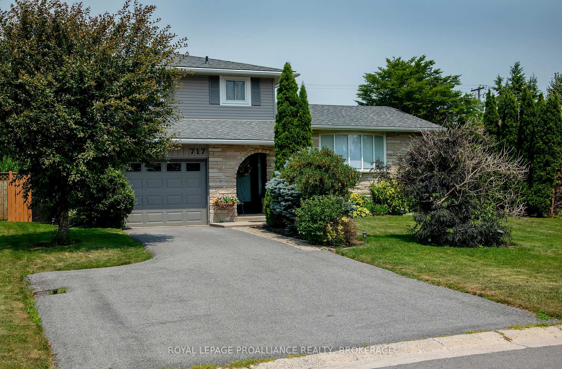 717 Laidlaw Crescent Kingston Ontario Canada Sale residential Team Tallen Royal LePage Proalliance Realty, Brokerage*