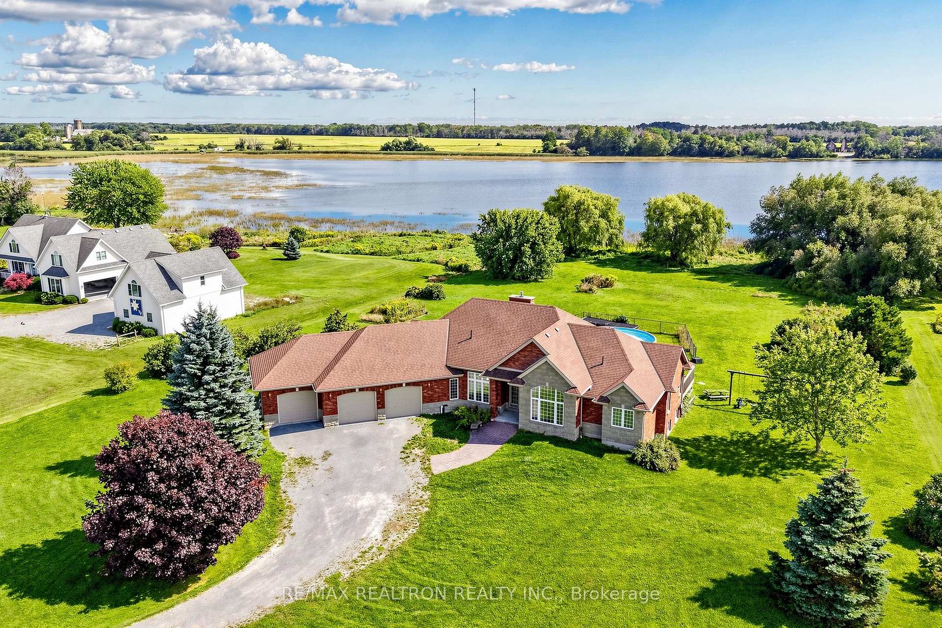 19305 Loyalist Parkway Prince Edward County Ontario Canada Sale residential Carol Teichman RE/MAX Realtron Realty Inc, Brokerage 