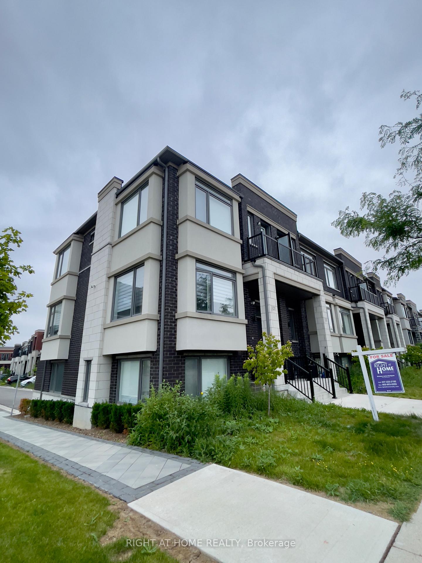 125 Crimson Forest Drive Vaughan Ontario Canada Sale residential Sharon Steinman Right at Home Realty, Brokerage*