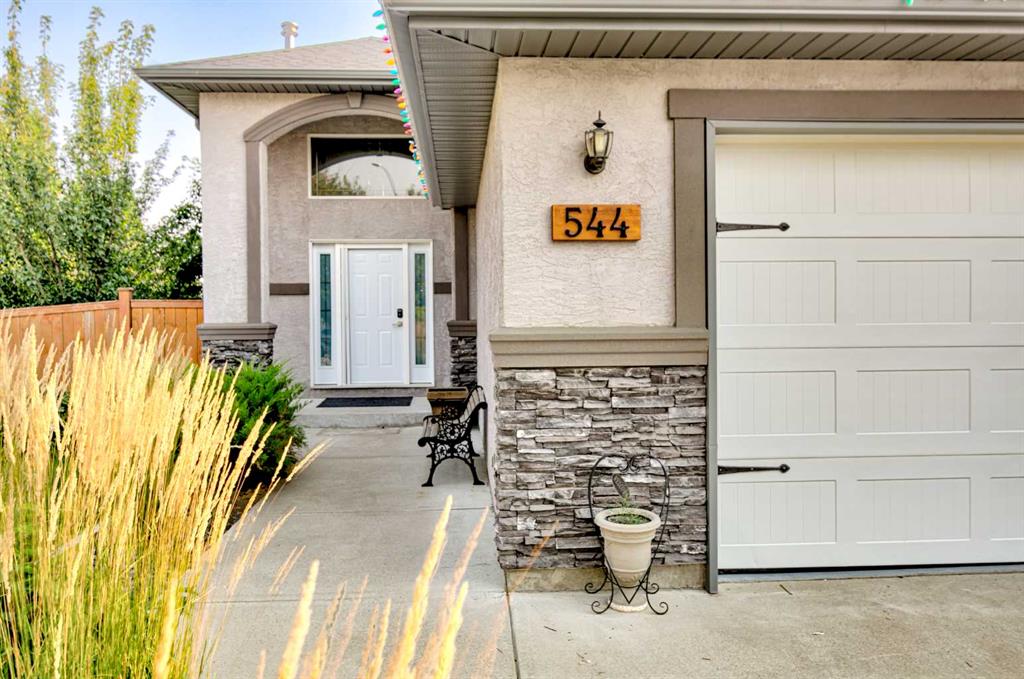 544 Couleesprings CR S Lethbridge Alberta Canada Sale residential Jeff van de Bennet Century 21 Foothills South Real Estate