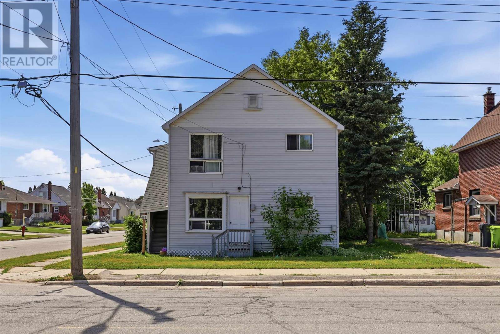 689 Wellington ST Sault Ste. Marie Ontario Canada Sale residential Steve & Pat McGuire Exit Realty True North, Brokerage*