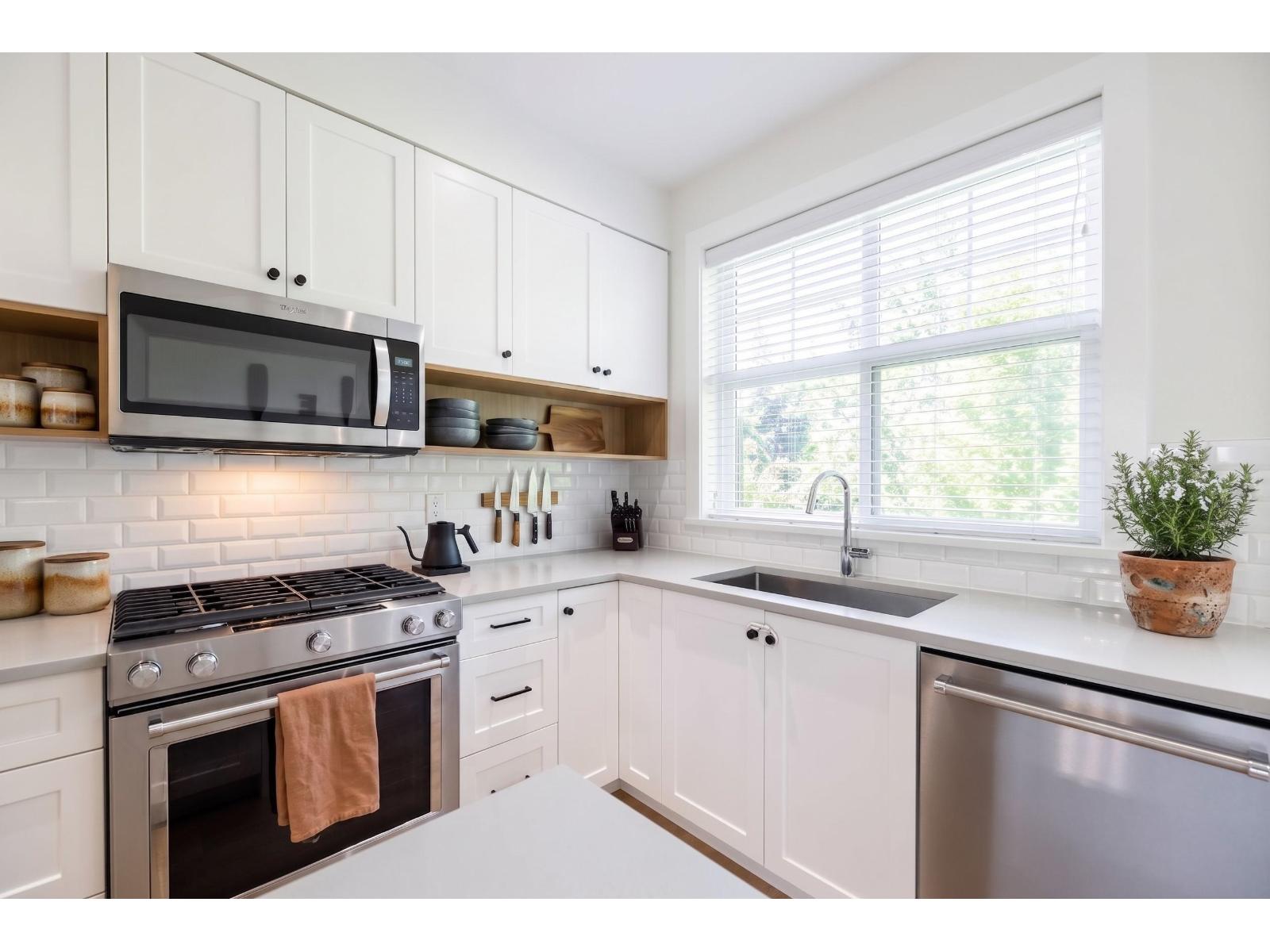 54 27735 ROUNDHOUSE DRIVE Abbotsford British Columbia Canada Sale residential Kirandeep Gill Coldwell Banker Executives Realty