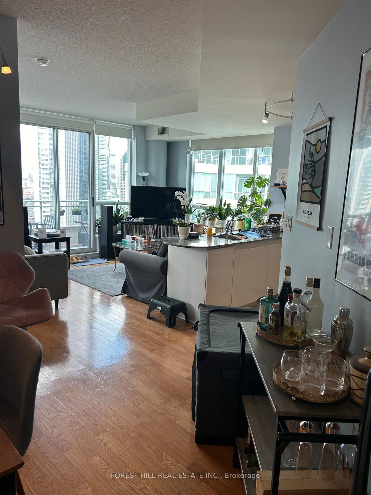 2512 - 230 Queens Quay Avenue W Toronto Ontario Canada Rent residential Alex Alexandrov Forest Hill Real Estate Inc. Brokerage*