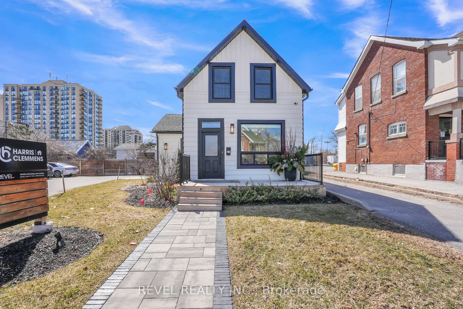 27 Victoria Street Barrie Ontario Canada Sale commercial Dave Moore RE/MAX Hallmark Chay Realty, Brokerage*