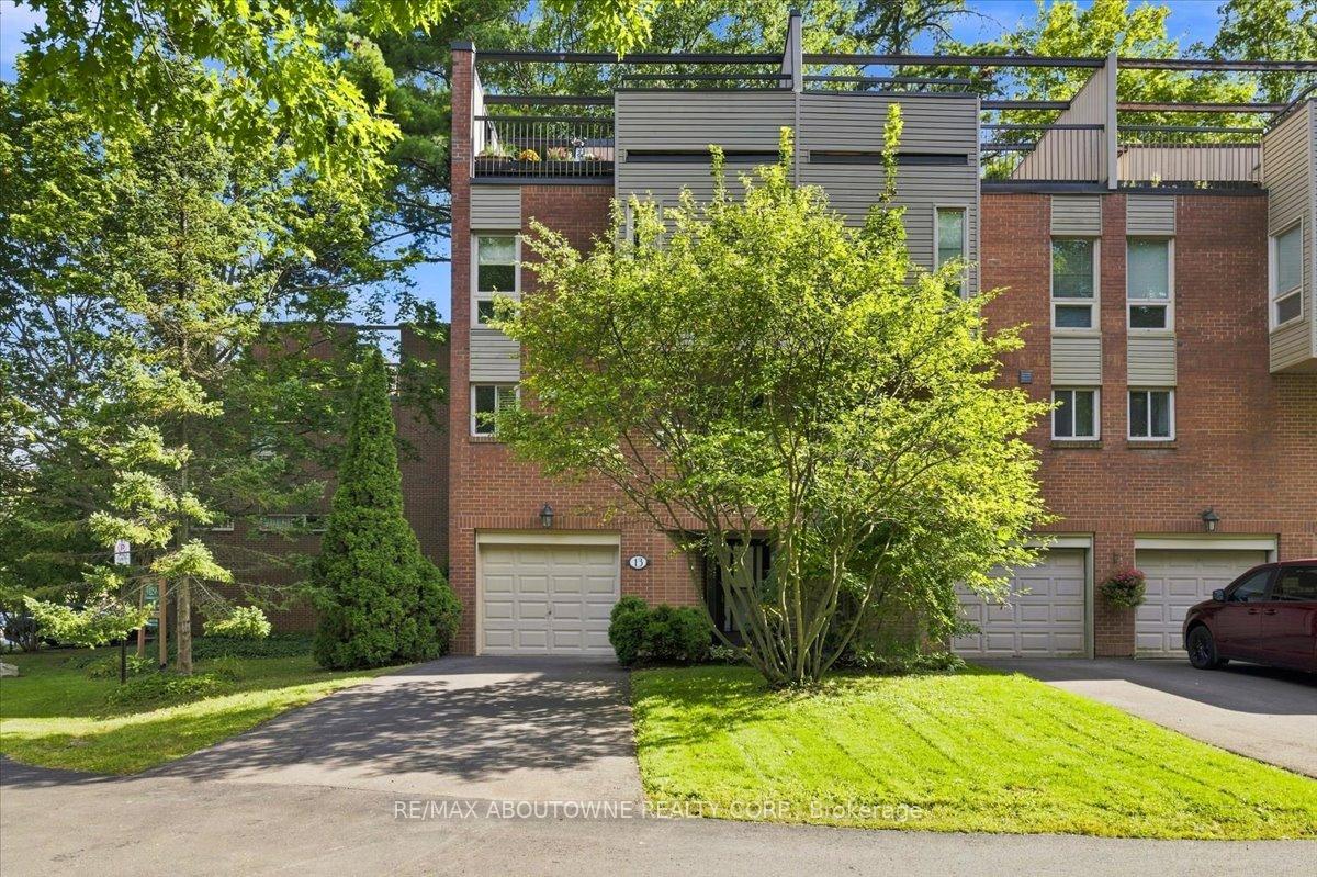13 - 1250 Marlborough Court Oakville Ontario Canada Sale residential Luisa Volkers RE/MAX Aboutowne Realty Corp., Brokerage *