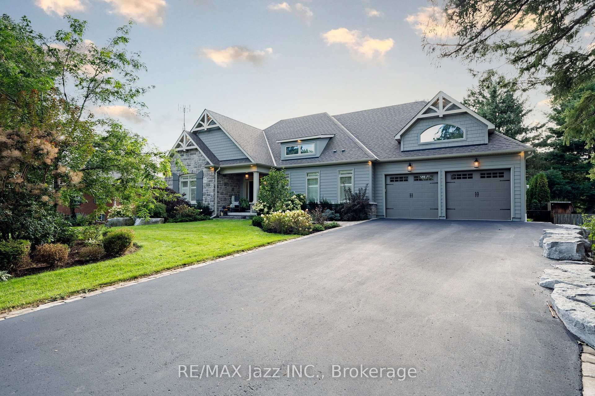 54 Ward Street Whitby Ontario Canada Sale residential Mike McMahon Right at Home Realty, Brokerage*