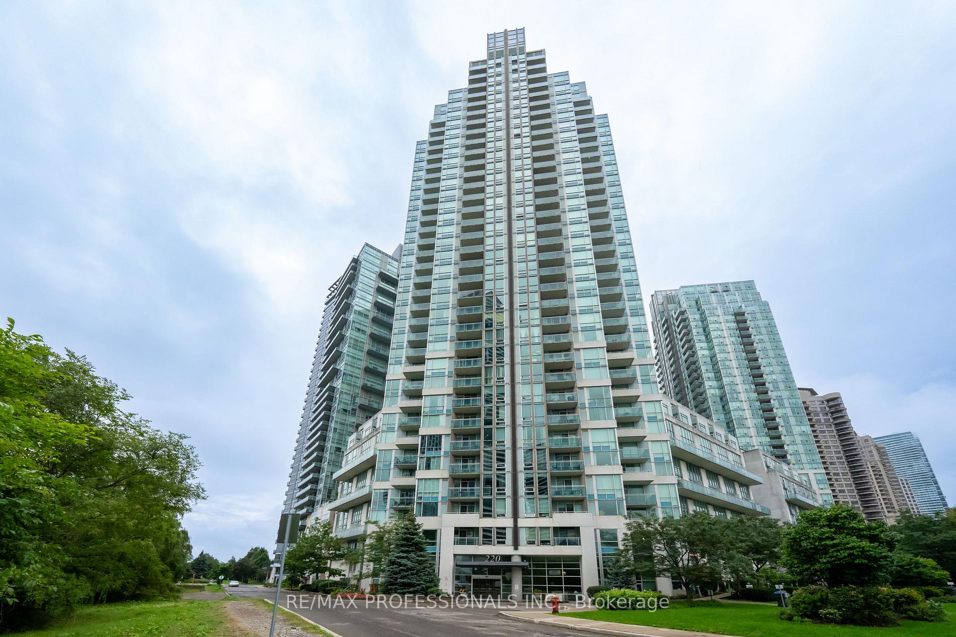 2004 - 220 Burnhamthorpe Road W Mississauga Ontario Canada Sale residential Nadine Lachtabega RE/MAX Professionals Inc., Brokerage*