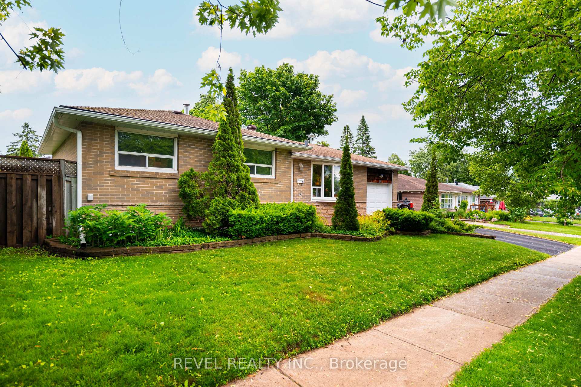 67 Carlton Drive Orangeville Ontario Canada Sale residential Sundeep Babbar Royal Lepage Certified Realty, Brokerage*