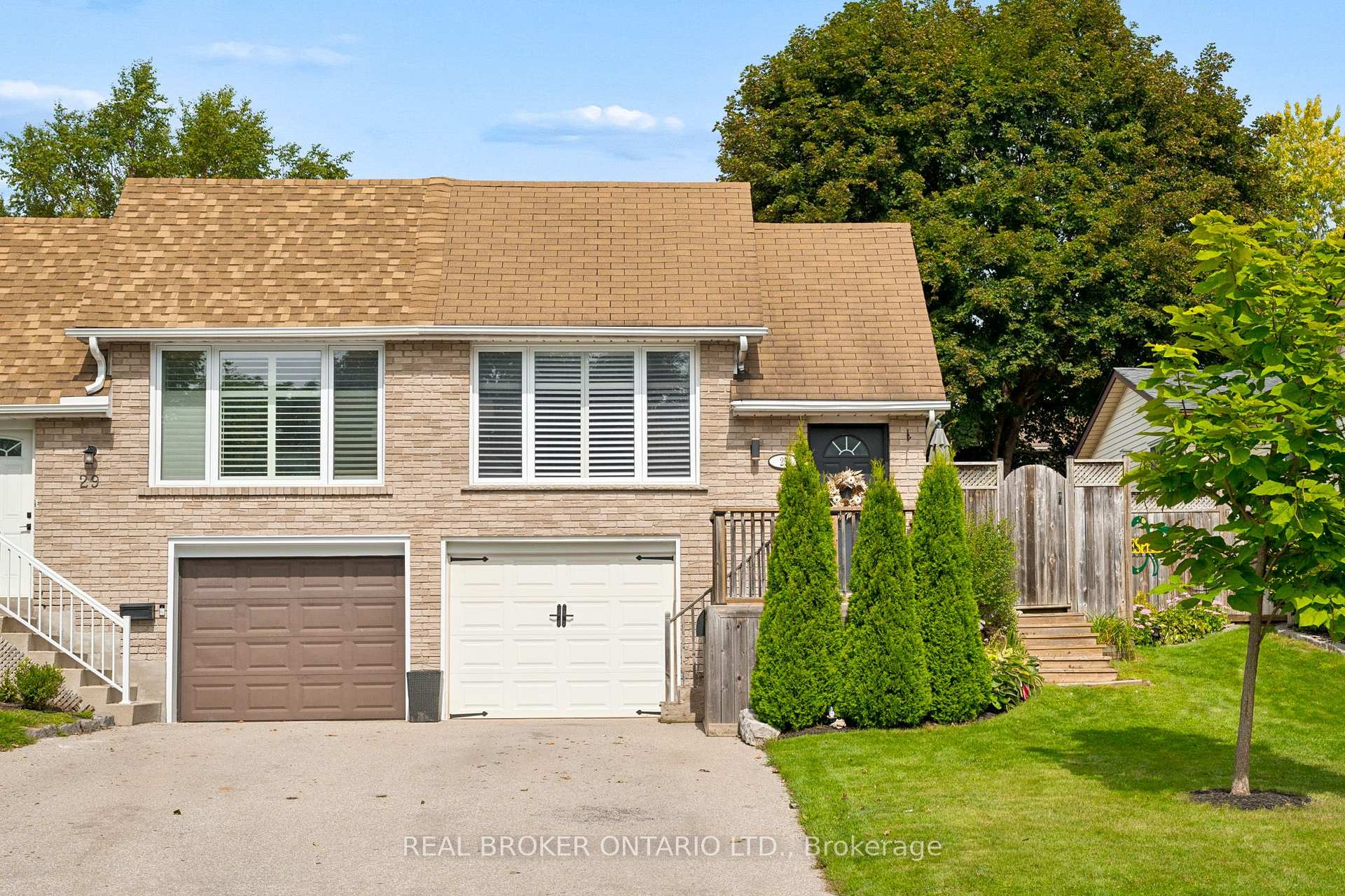 27 Nickolas Crescent Cambridge Ontario Canada Sale residential John Moniz RE/MAX Real Estate Centre Inc., Brokerage*