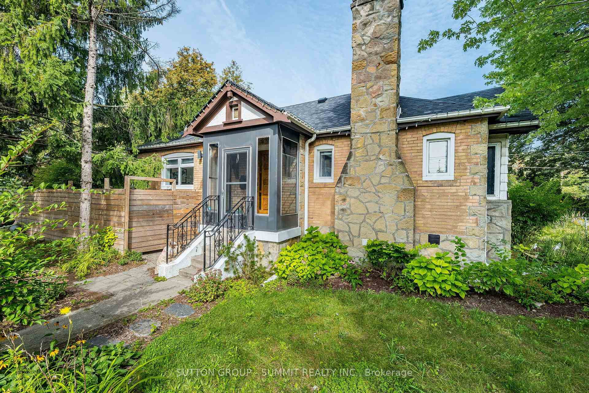 32 ELLIS Avenue Toronto Ontario Canada Rent residential Mariano Gigante SUTTON GROUP - SUMMIT REALTY INC.
