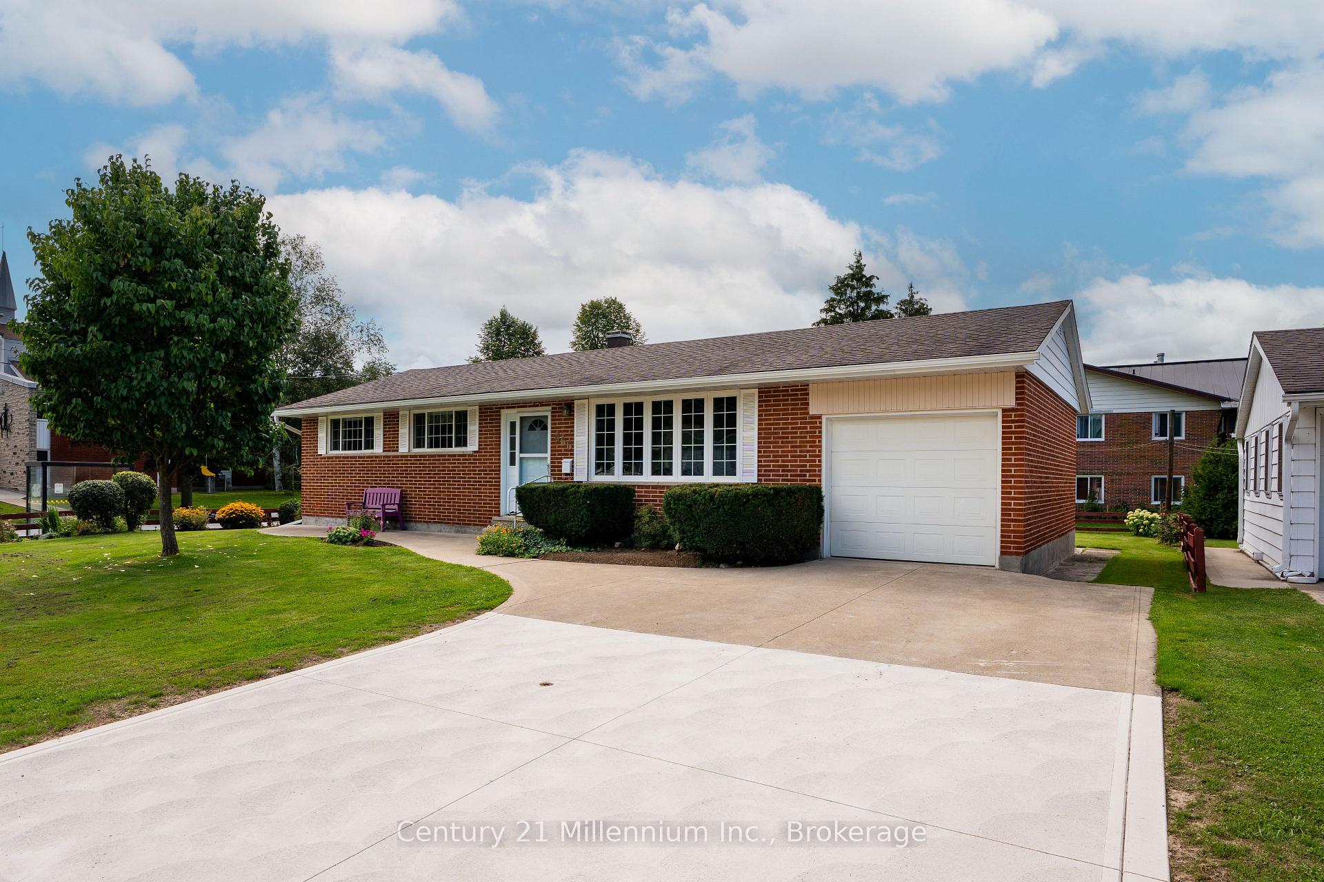 466 7th Avenue E Owen Sound Ontario Canada Sale residential Kristine Fraser RE/MAX GREY BRUCE REALTY INC Brokerage*