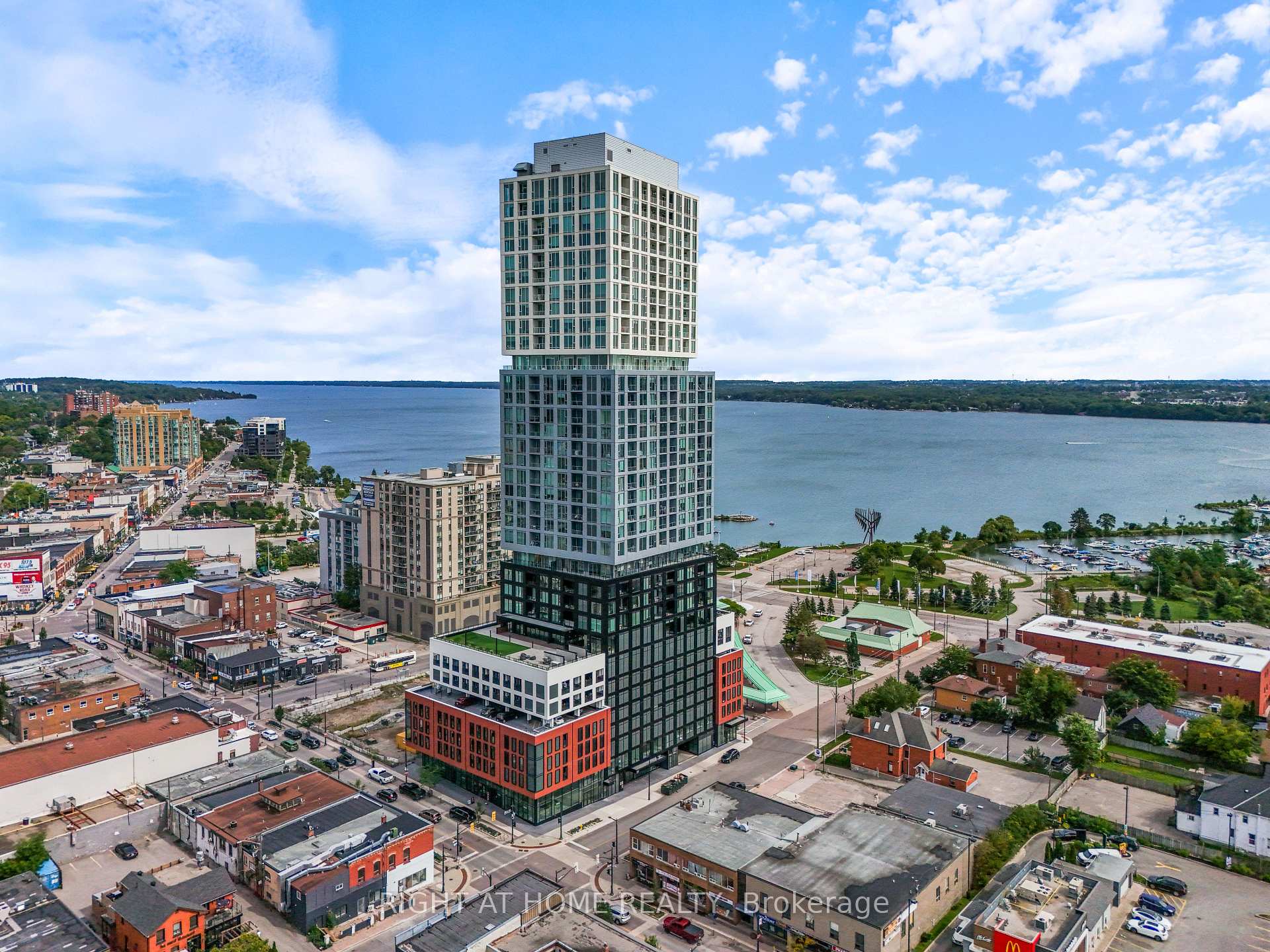 39 Mary Street Barrie Ontario Canada Sale residential Sharon Steinman Right at Home Realty, Brokerage*
