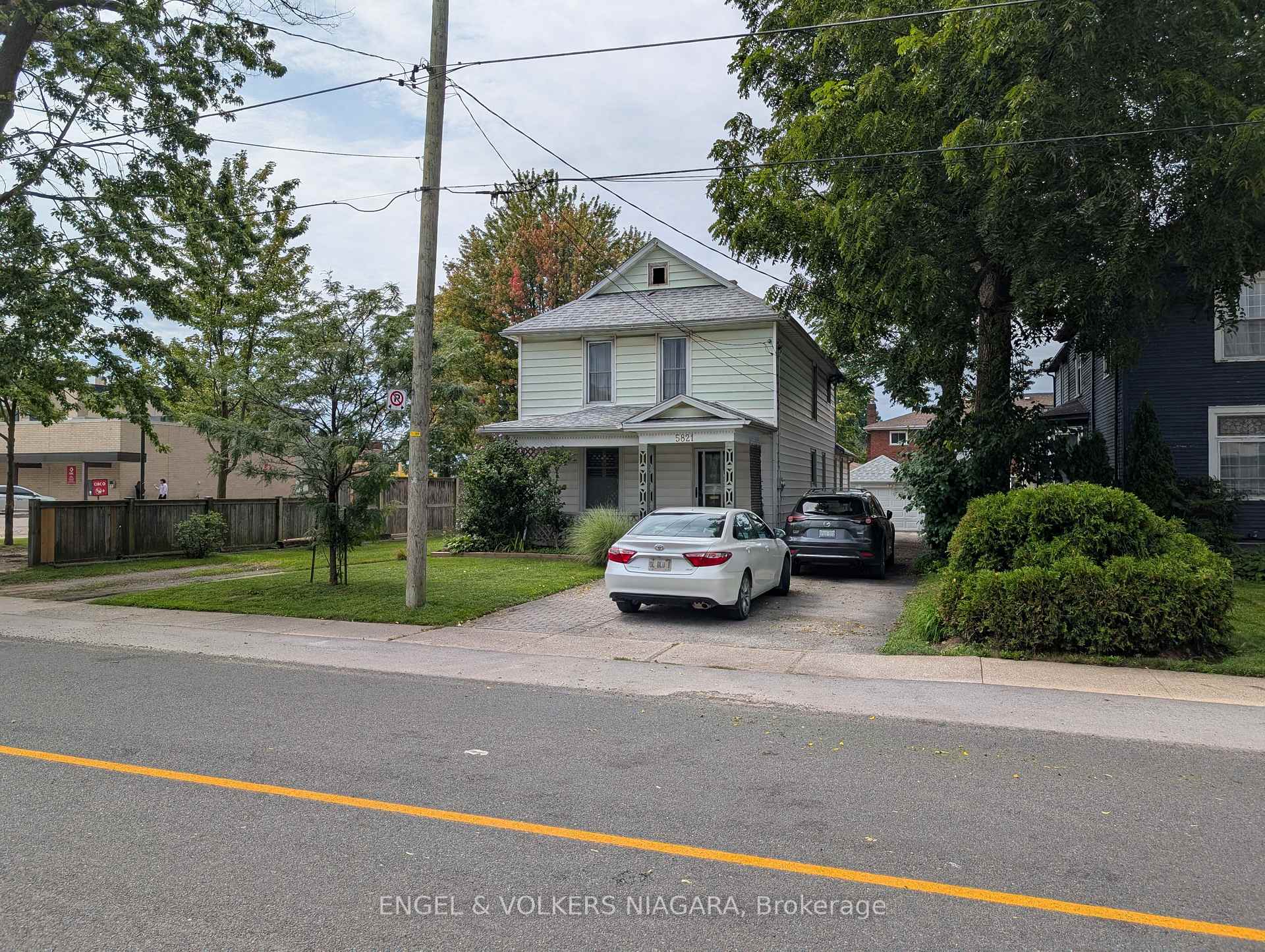 5821 Leonard Avenue Niagara Falls Ontario Canada Sale residential Kafayat Ayodele-Peters Right at Home Realty, Brokerage*