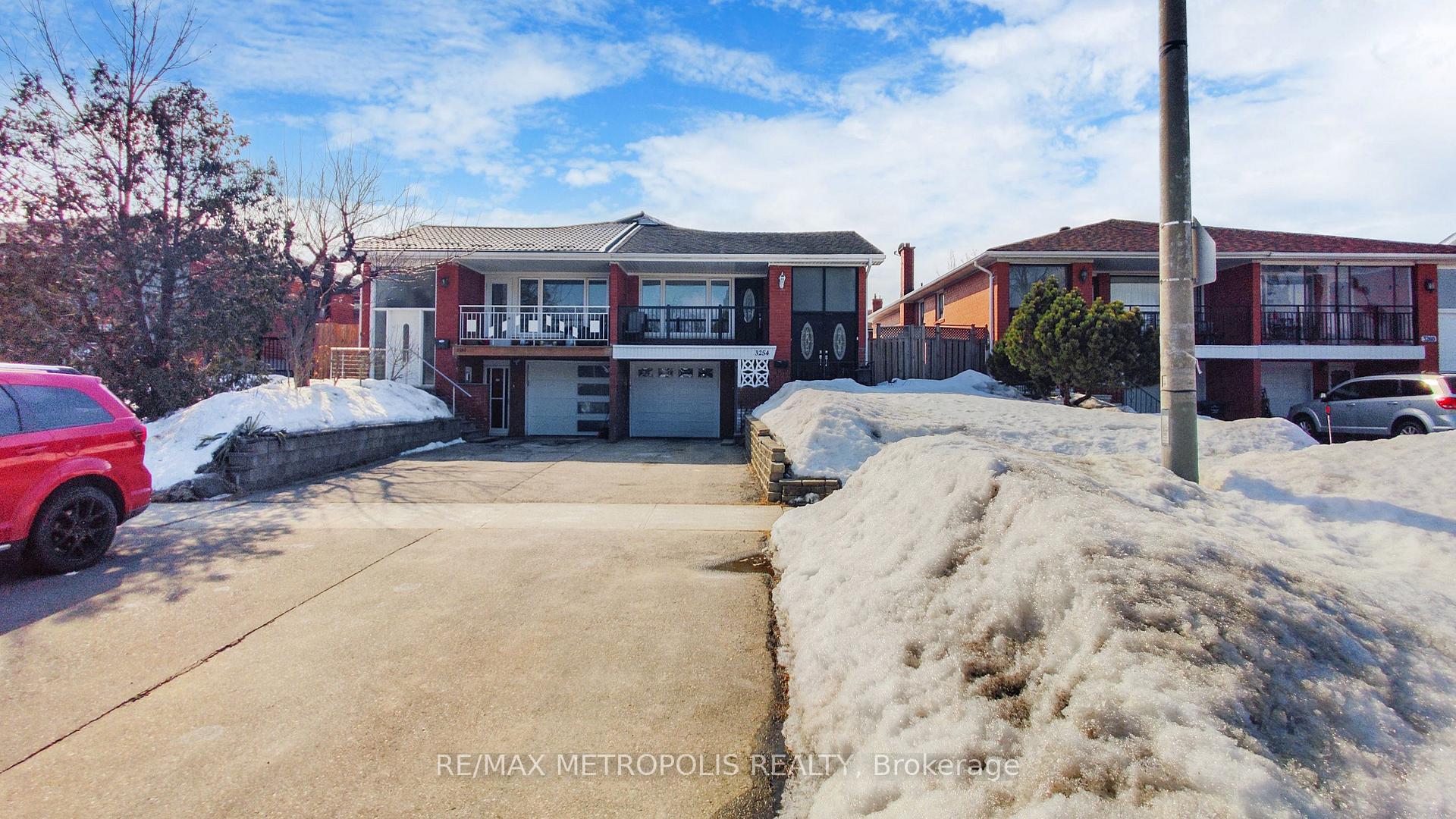 Upper - 3254 Fieldgate Drive Mississauga Ontario Canada Rent residential Jabed Hossain RE/MAX Metropolis Realty Brokerage*