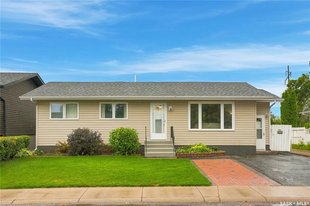 226 Dickey CRESCENT Saskatoon Saskatchewan Canada Sale residential Ryan Guenther Realty Executives Saskatoon