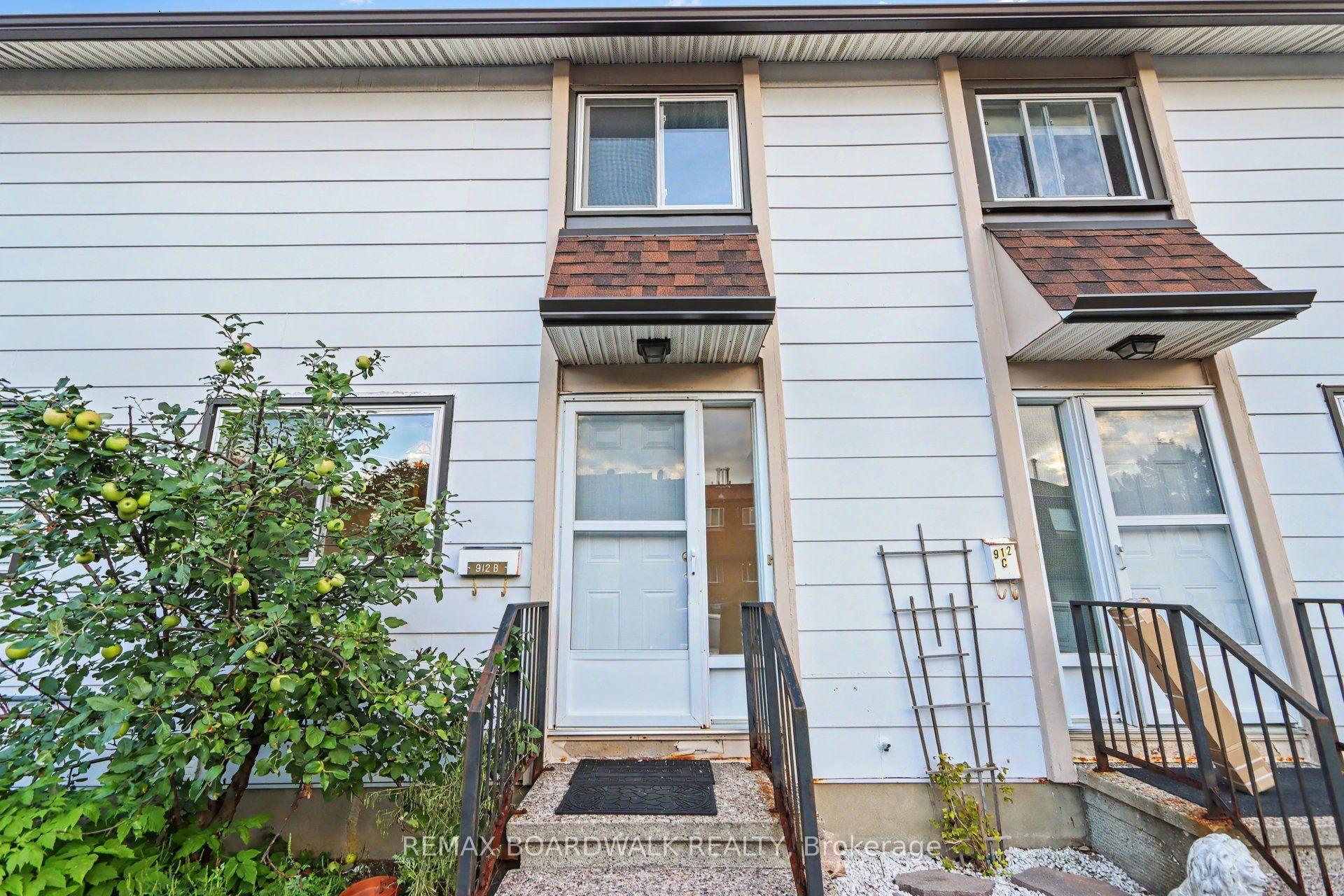 912 B Elmsmere Road Ottawa Ontario Canada Rent residential Federick Yam Right at Home Realty, Brokerage*