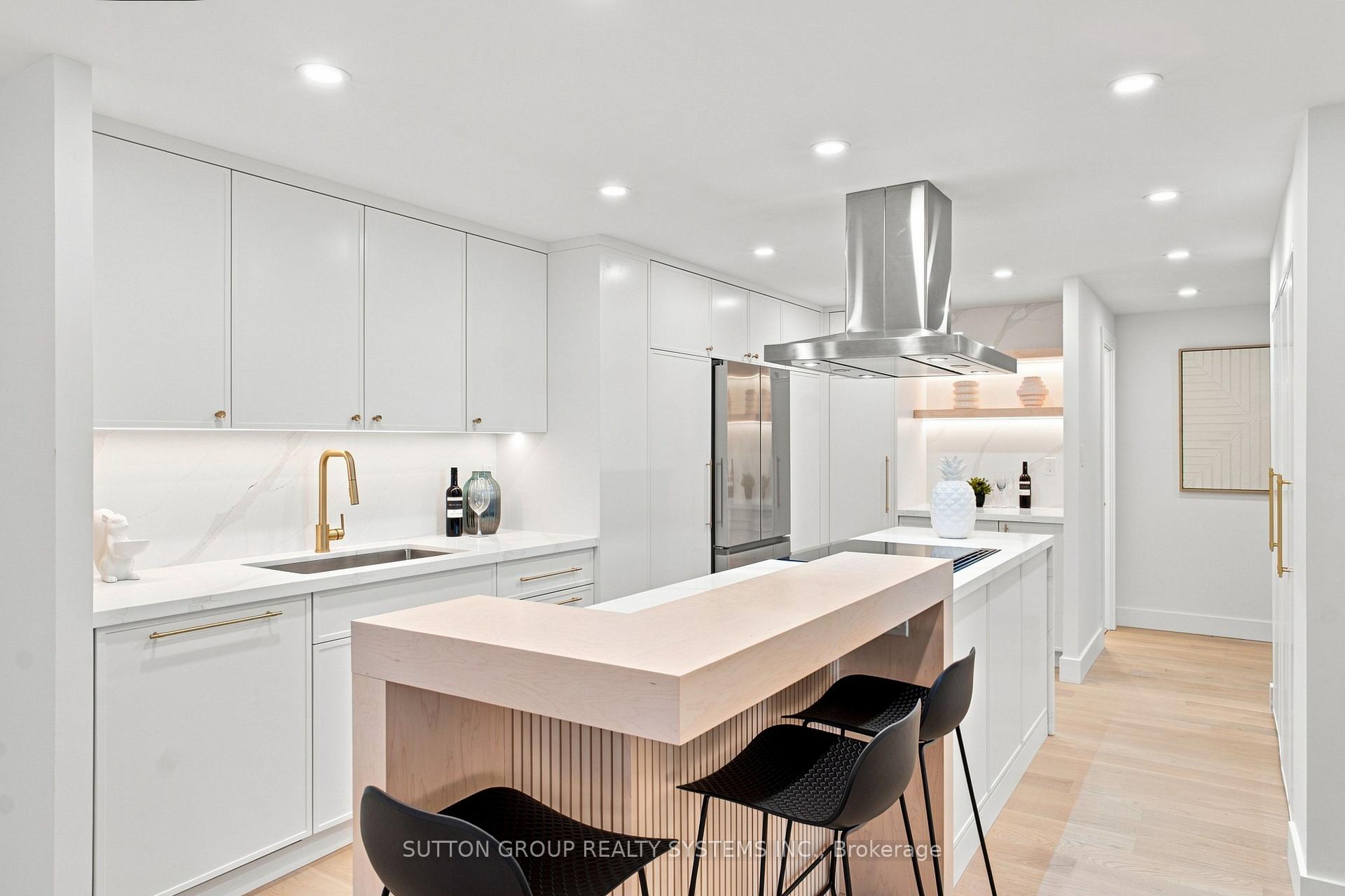 1504 - 812 Burnhamthorpe Road Toronto Ontario Canada Sale residential Roopali Rajpal Sutton Group Realty Systems Inc, Brokerage *