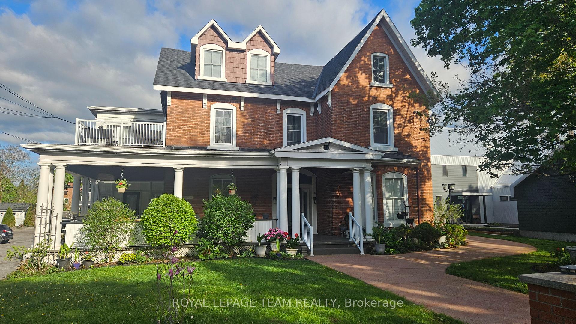 154 Elgin Street Mississippi Mills Ontario Canada Sale commercial Ahmed Amin Hamed Aly Right at Home Realty, Brokerage*