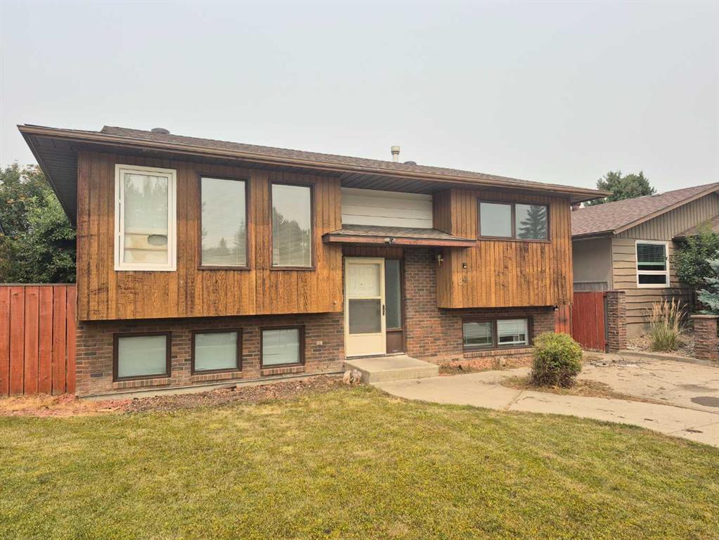 84 Eton RD W Lethbridge Alberta Canada Sale residential Jeff van de Bennet Century 21 Foothills South Real Estate
