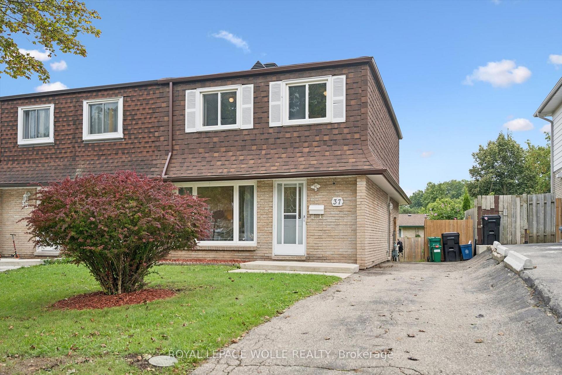 37 Shadeland Crescent Kitchener Ontario Canada Sale residential Jon Hiller RE/MAX Twin City Realty Inc., Brokerage*