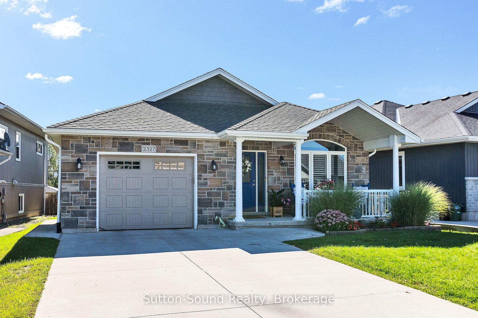 2327 10th Avenue E Owen Sound Ontario Canada Sale residential Kristine Fraser RE/MAX GREY BRUCE REALTY INC Brokerage*