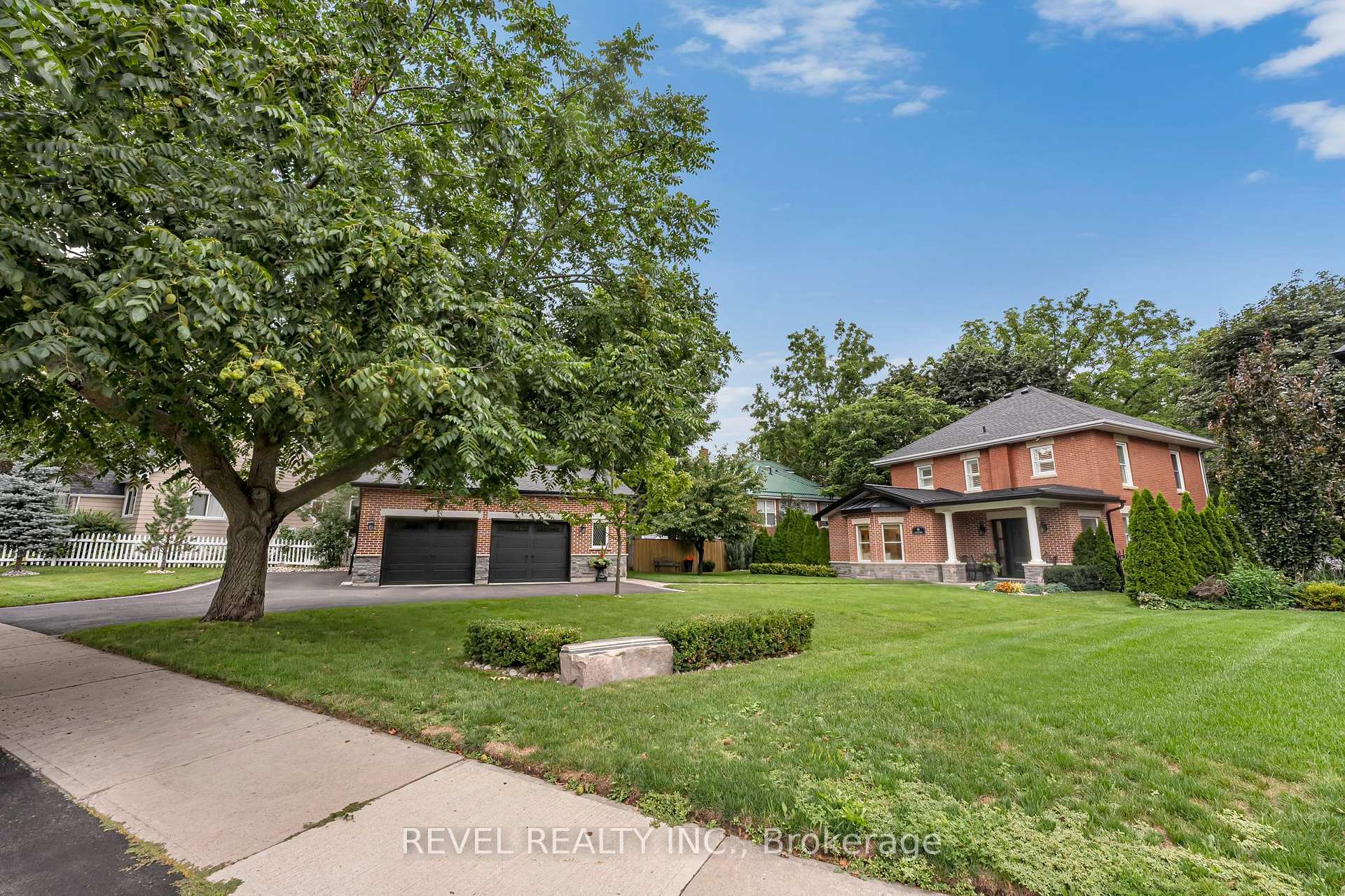 99 Colston Avenue Whitby Ontario Canada Sale residential Helen Mason Keller Williams Energy Real Estate Brokerage