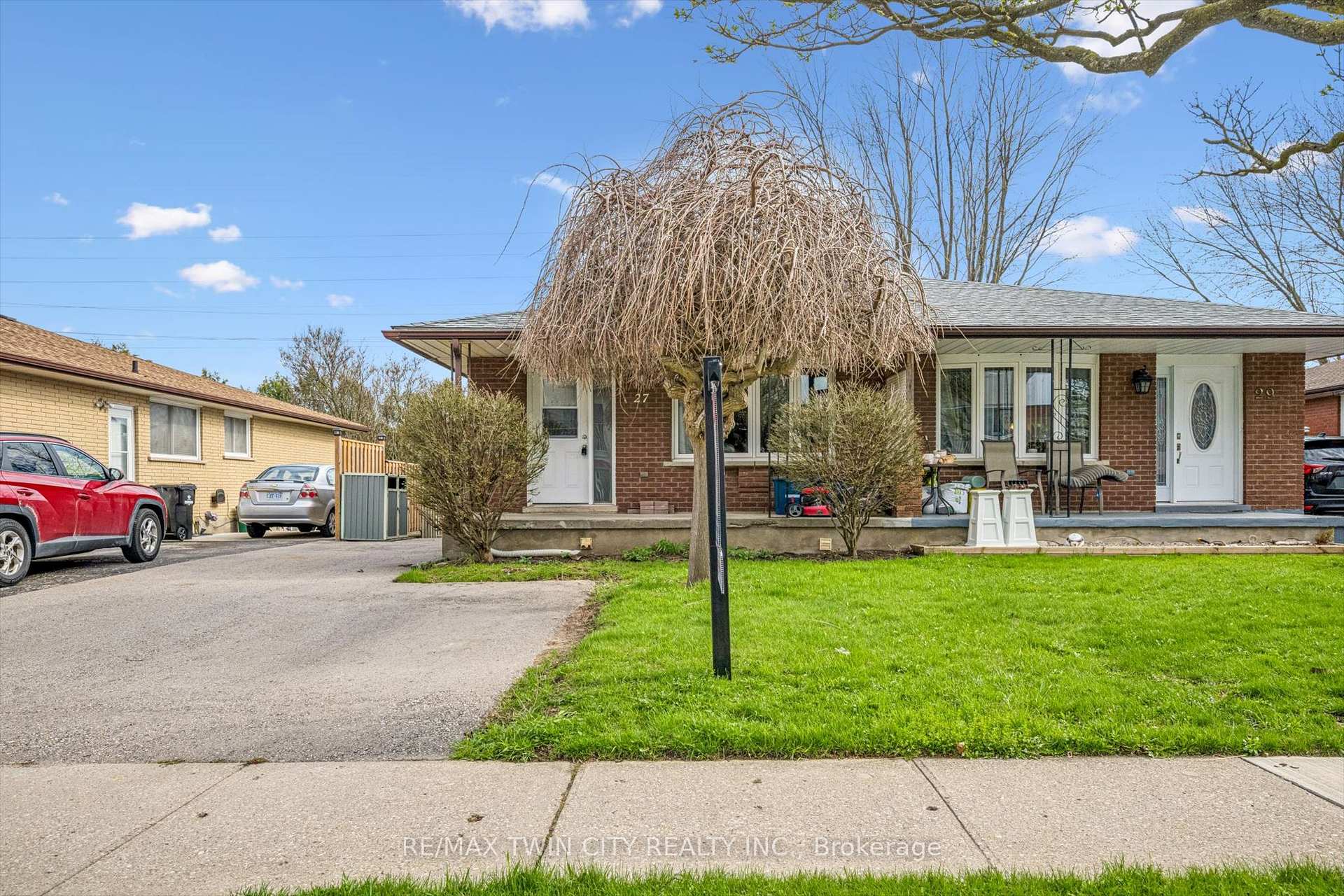 27 Vicmount Drive Kitchener Ontario Canada Sale residential Jon Hiller RE/MAX Twin City Realty Inc., Brokerage*