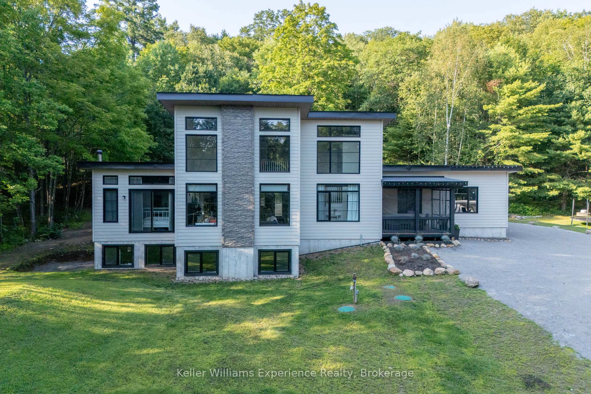1739 Fraserburg Road Bracebridge Ontario Canada Sale residential Melanie Martyn Right at Home Realty, Brokerage*