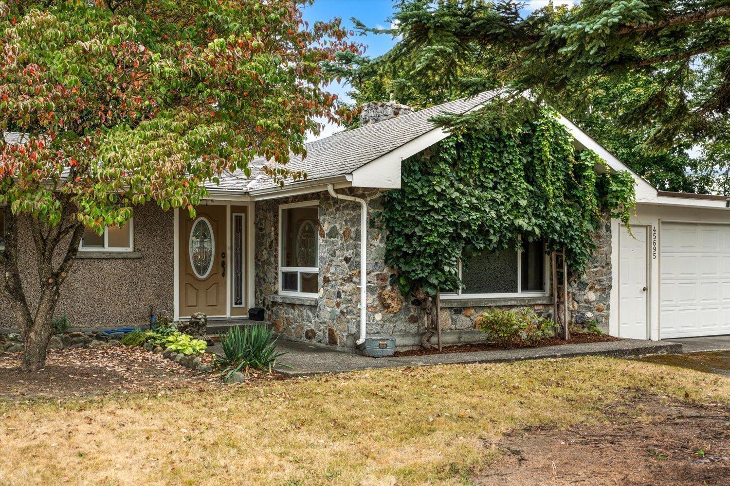 45695 LAURA CRESCENT|Vedder Cros Chilliwack British Columbia Canada Sale residential Lawrence Engelsman HomeLife Advantage Realty Ltd (Chilliwack)