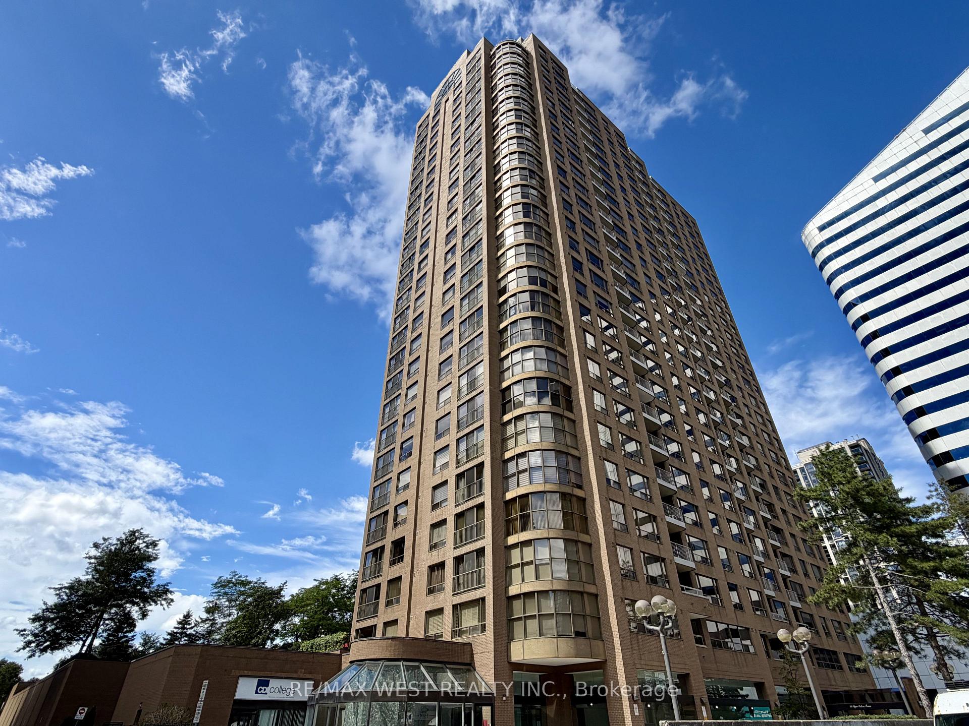 2405 - 100 UPPER MADISON Avenue Toronto Ontario Canada Sale residential MAX KAMALI RE/MAX West Realty Inc., Brokerage *
