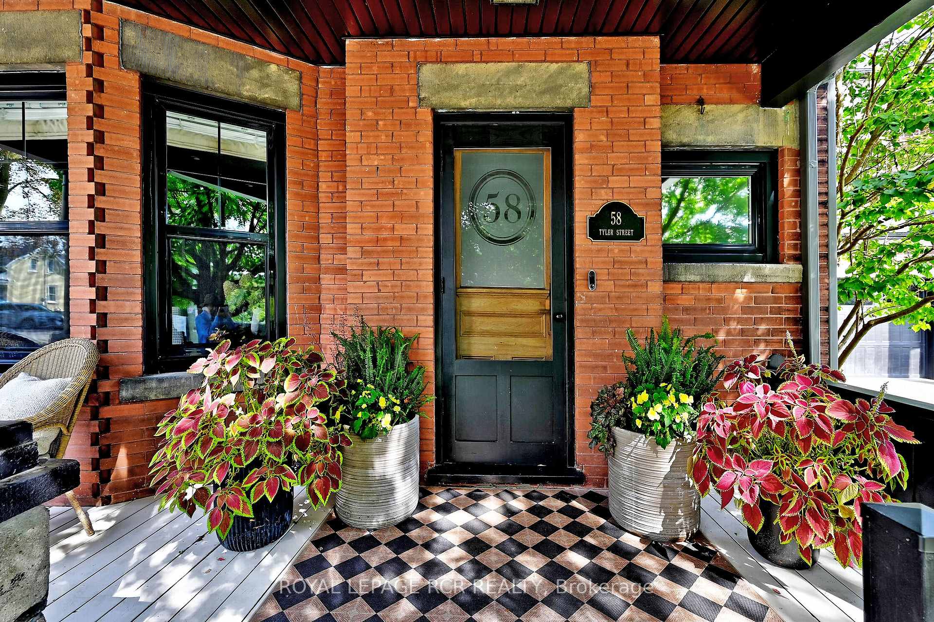 58 Tyler Street Aurora Ontario Canada Sale residential Debbie Martin Royal LePage RCR Realty, Brokerage *