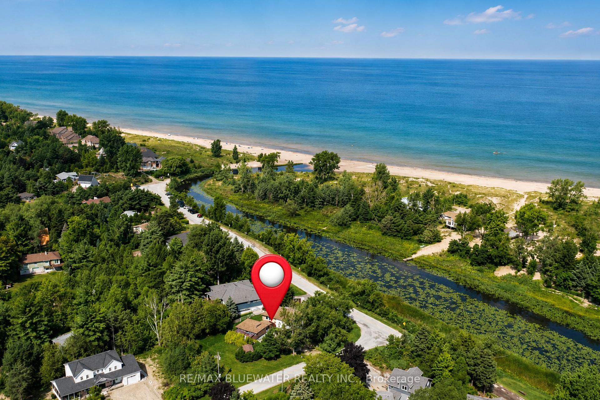 9997 Edward Street Lambton Shores Ontario Canada Sale residential Steve Riddell SUTTON GROUP - SMALL TOWN TEAM REALTY INC. BROKERAGE*
