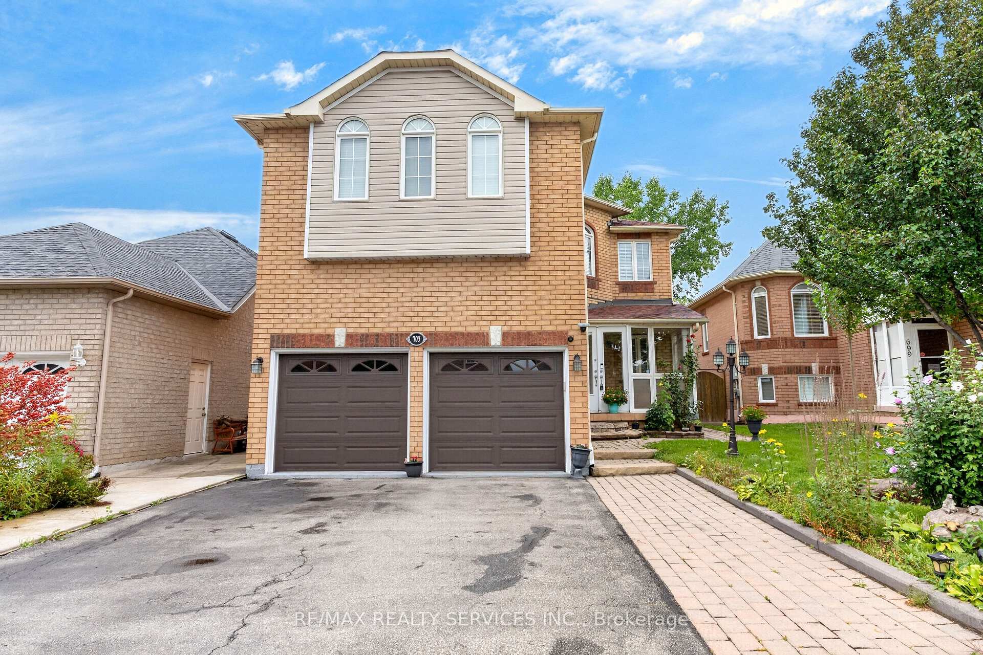 703 Twain Avenue Mississauga Ontario Canada Sale residential Surjit & Nishtha Dhanjal RE/MAX Realty Services Inc., Brokerage*