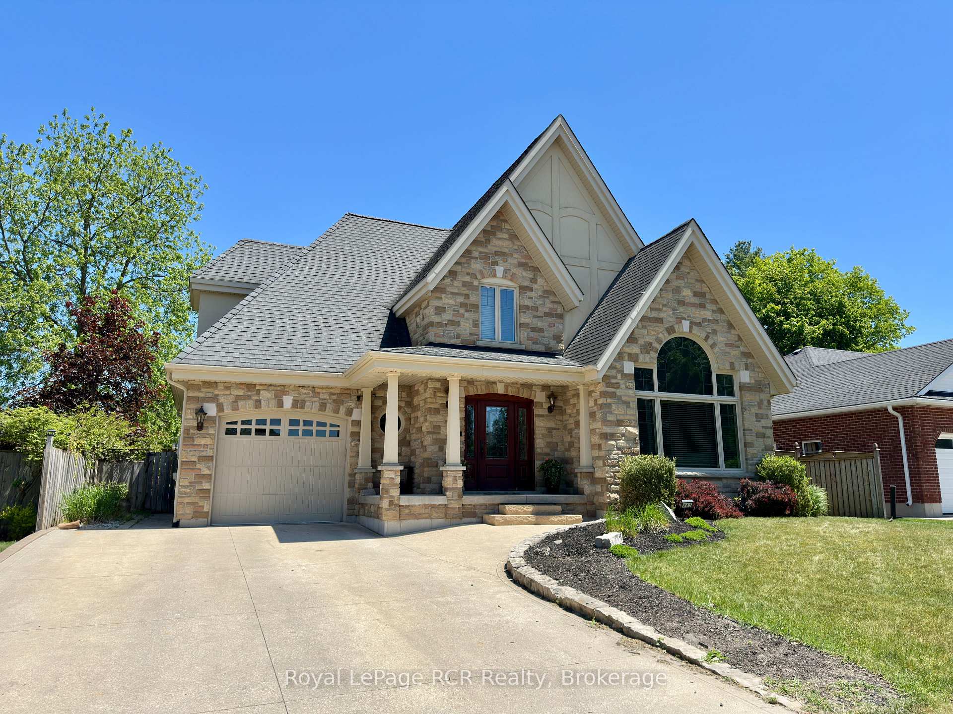 241 4th Street Crescent Hanover Ontario Canada Sale residential Kristine Fraser RE/MAX GREY BRUCE REALTY INC Brokerage*