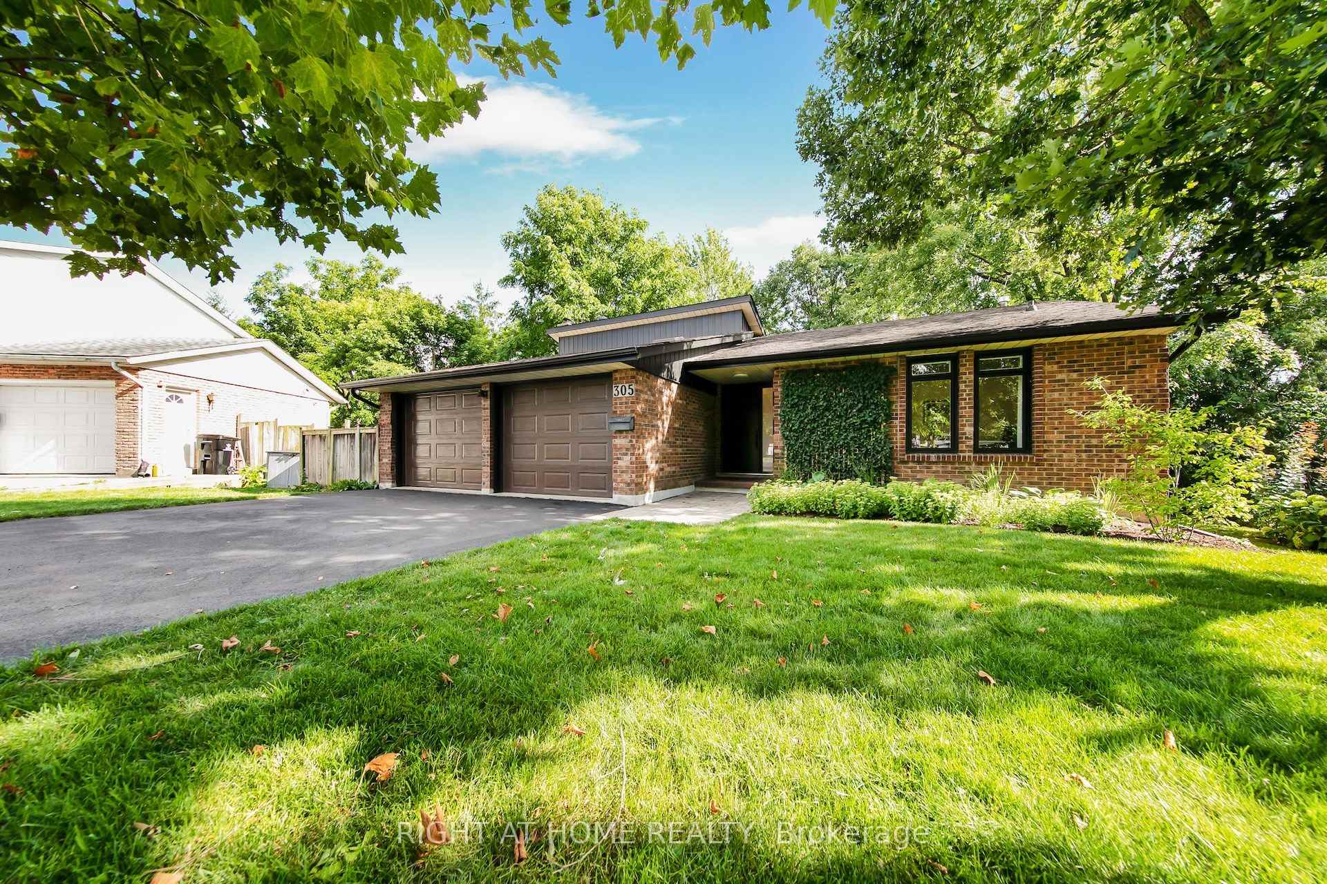 305 Daleside Place N Waterloo Ontario Canada Sale residential Eva Maria Labedzki Right at Home Realty, Brokerage*