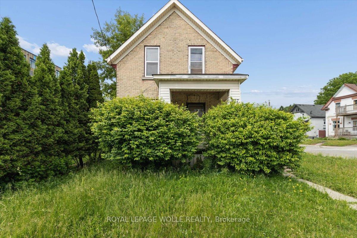 427 Duke Street W Kitchener Ontario Canada Sale residential Frieda Kotsopoulos RE/MAX Twin City Realty Inc., Brokerage *