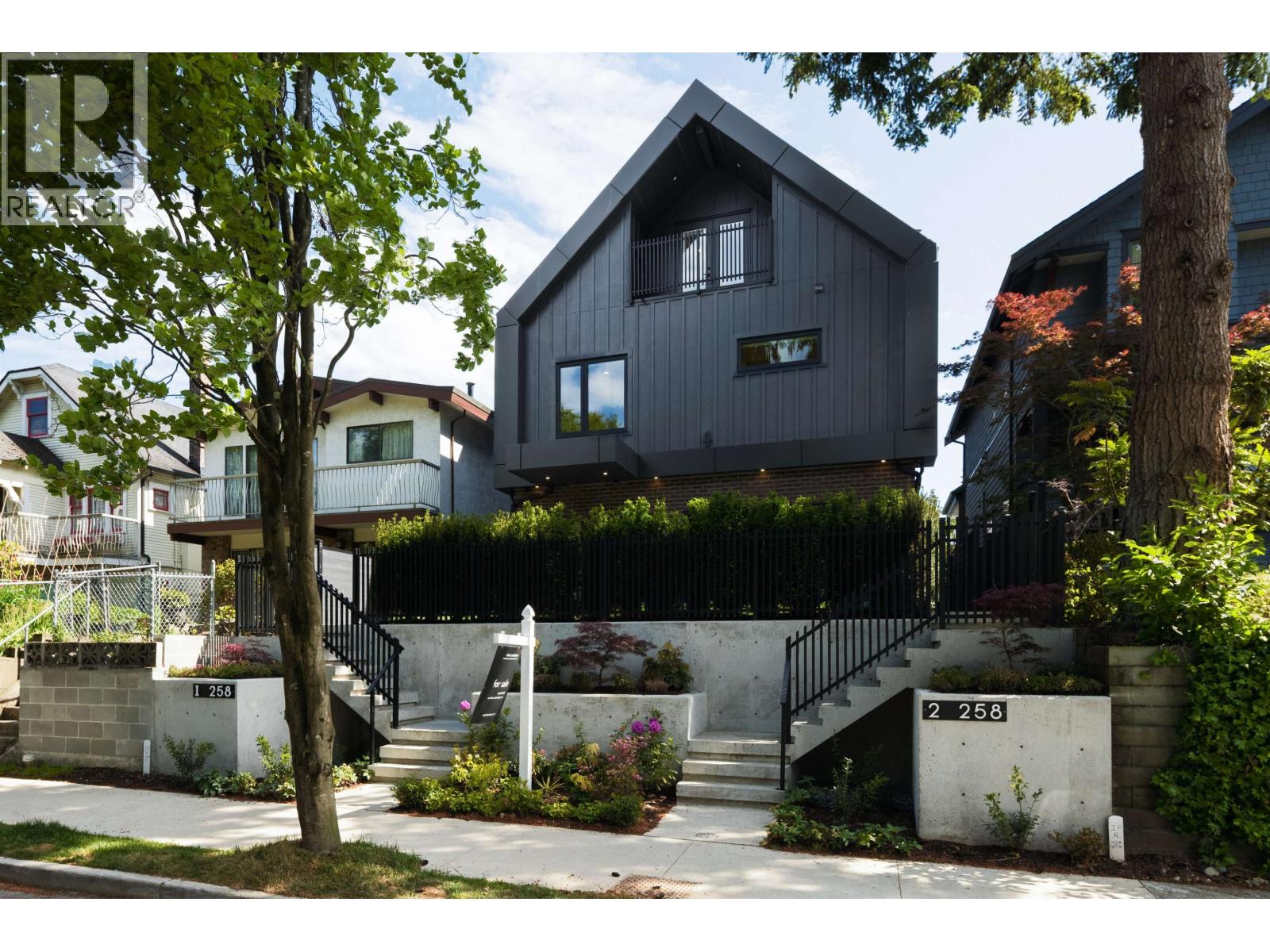2 258 E 19 AVENUE Vancouver British Columbia Canada Sale residential   Oakwyn Realty, Brokerage*