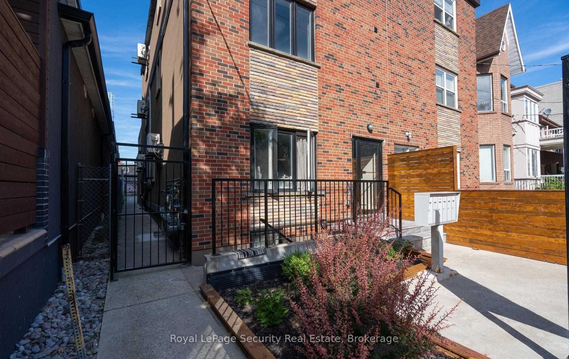1 - 62 Lippincott Street Toronto Ontario Canada Rent residential Veronica Varela ROYAL LEPAGE SECURITY REAL ESTATE, BROKERAGE*