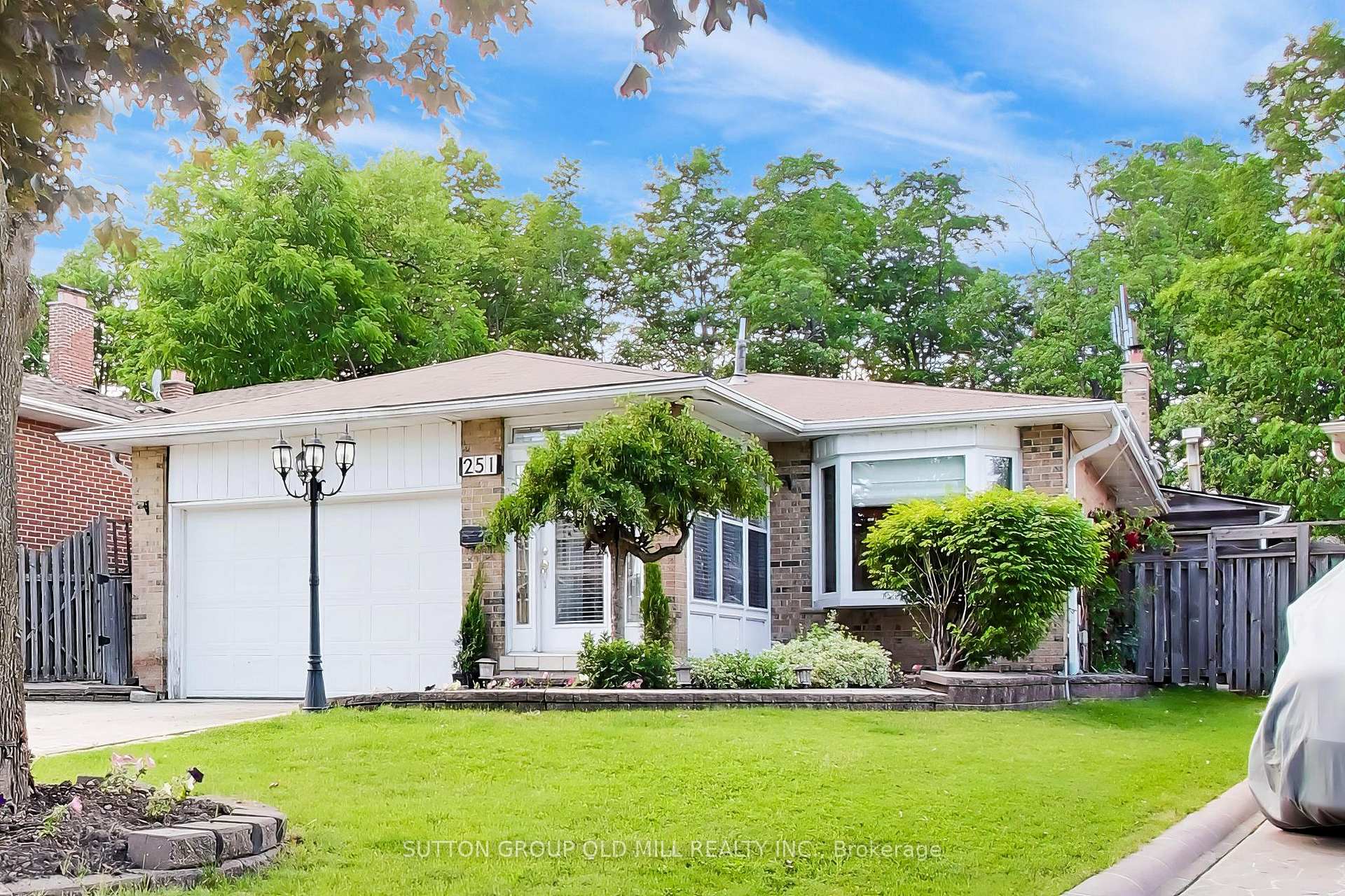 251 Chalfield Lane Mississauga Ontario Canada Sale residential Irena Bendi Sutton Group Old Mill Realty Inc., Brokerage *