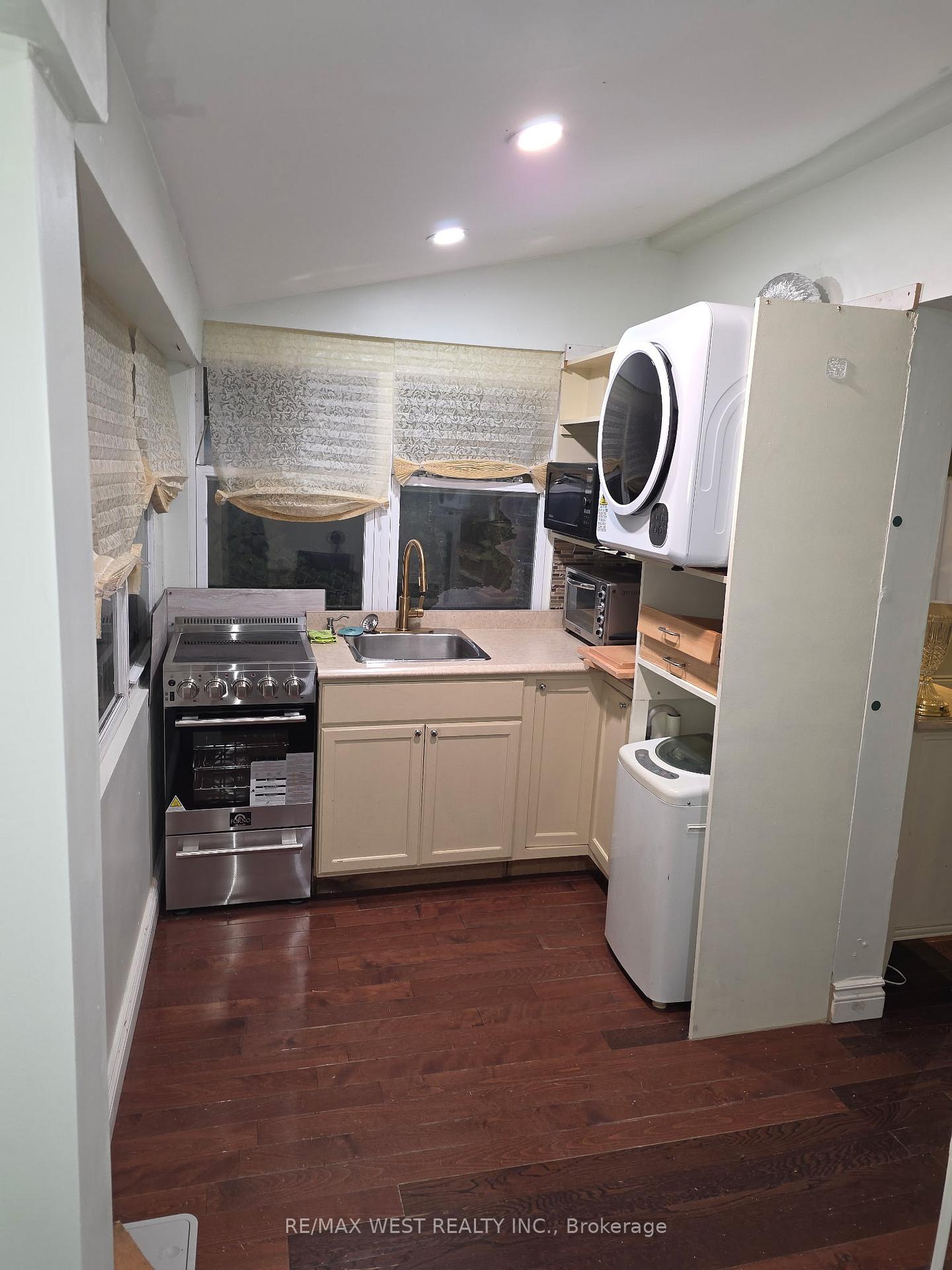 2 - 87 Medland Crescent Toronto Ontario Canada Rent residential Honey Choi | Toronto Real Estate Agent RE/MAX West Realty Inc., Brokerage