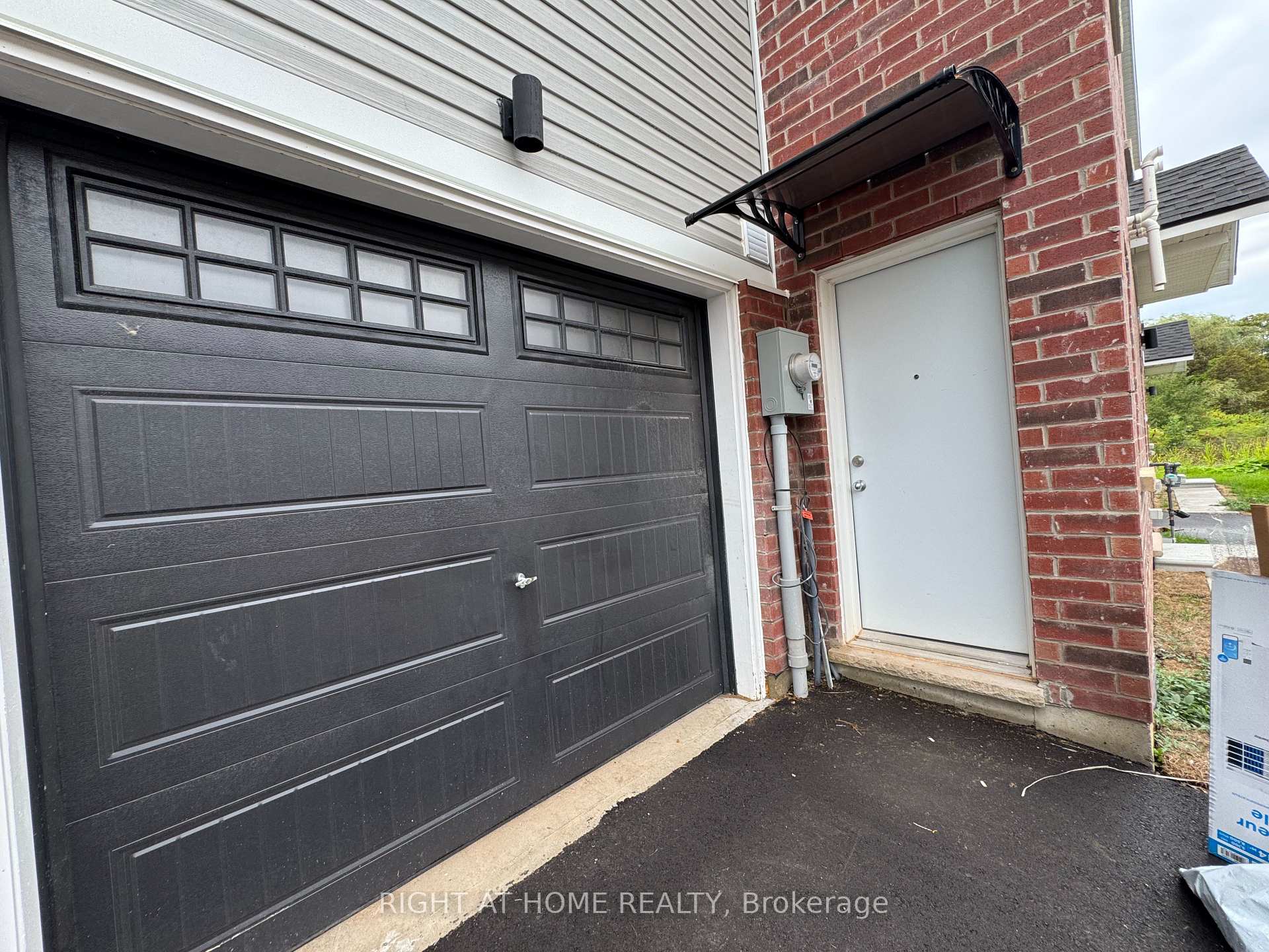 (LOWER) - 107 Highriver Trail Welland Ontario Canada Rent residential Joseph Joubran Right at Home Realty, Brokerage*