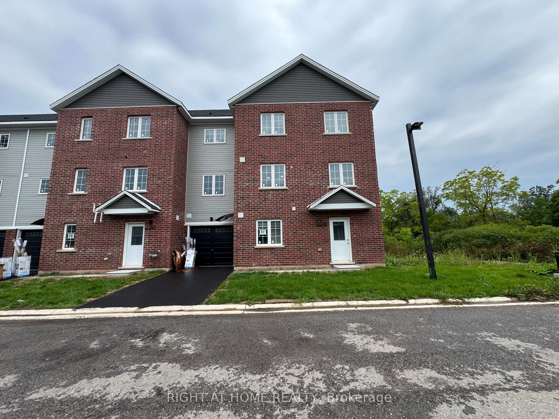 (MAIN) - 99 Highriver Trail Welland Ontario Canada Rent residential Joseph Joubran Right at Home Realty, Brokerage*