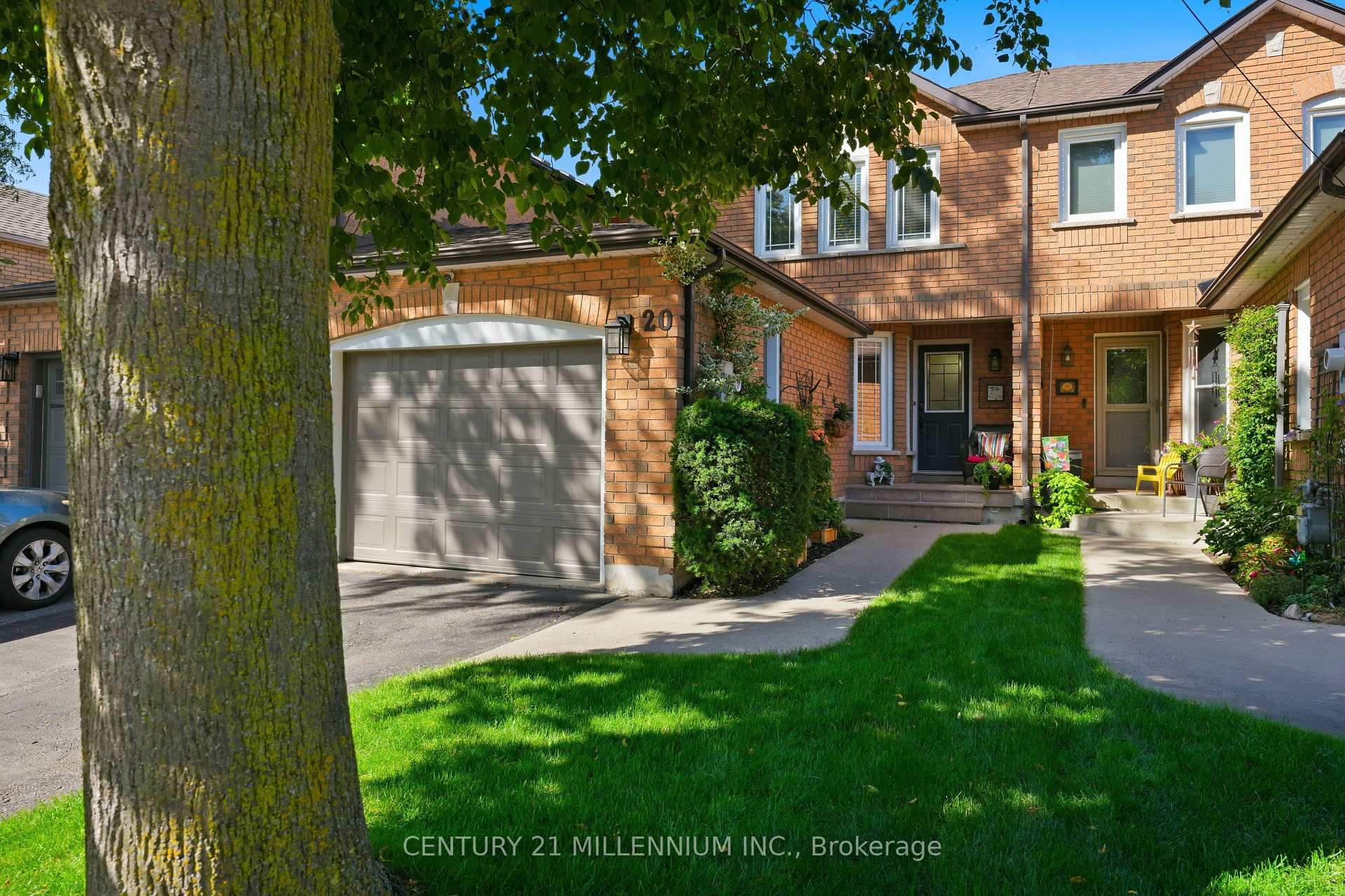 20 Flemington Drive Caledon Ontario Canada Sale residential Taeko Yamanouchi CENTURY 21 MILLENNIUM INC.