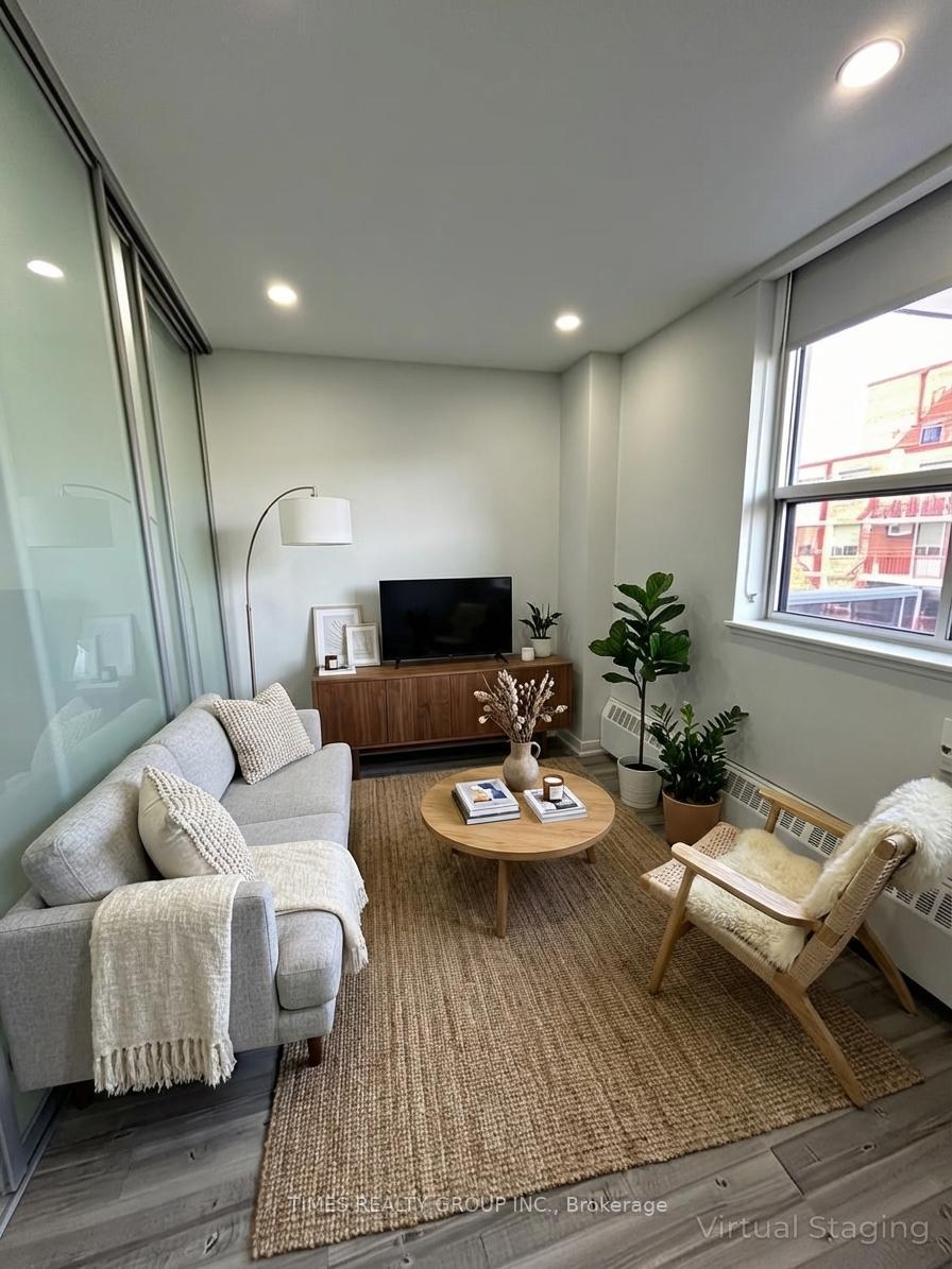 906 - 15 Walmer Road Toronto Ontario Canada Rent residential   Times Realty Group Inc., Brokerage