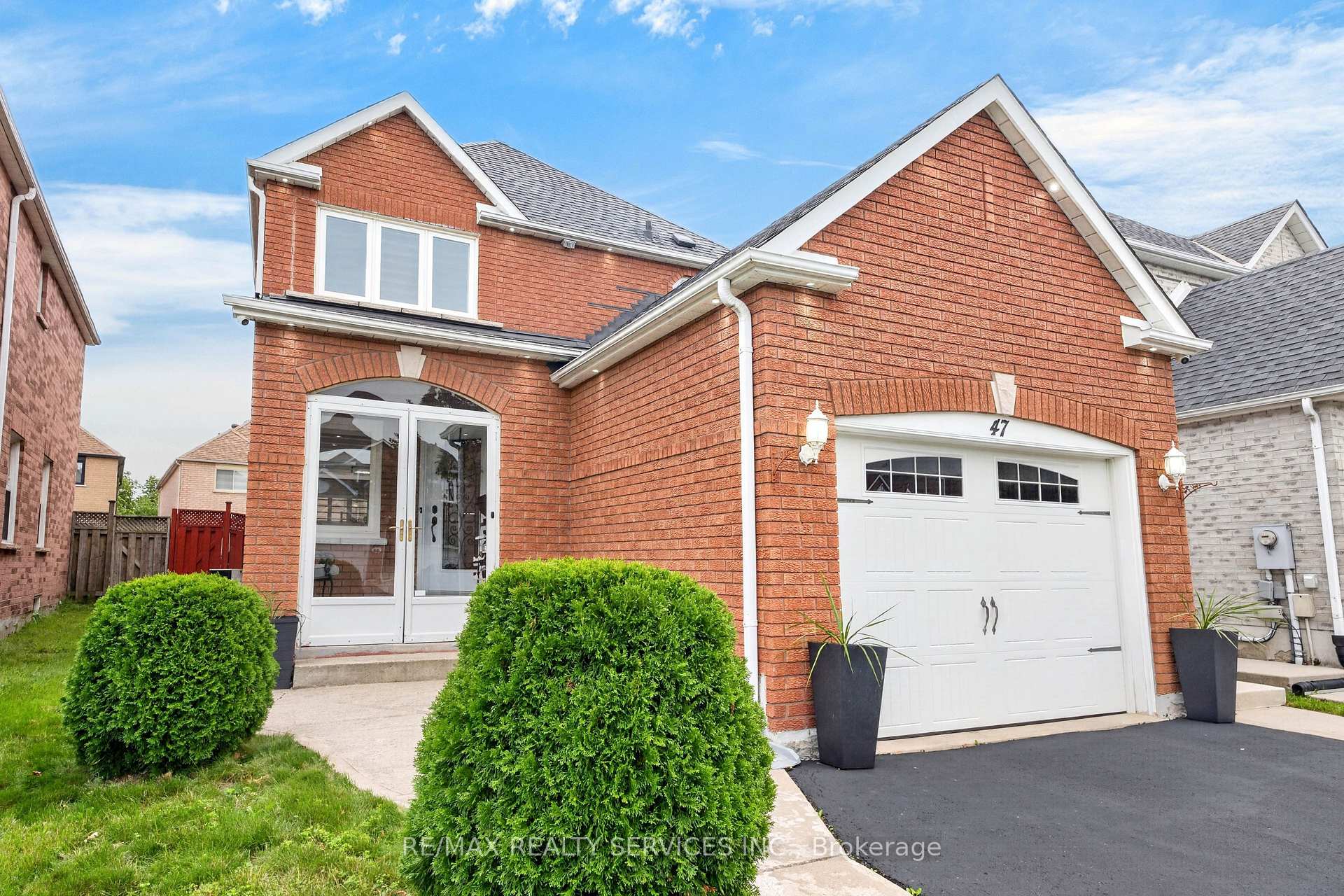 47 Twisted Oak Street Brampton Ontario Canada Sale residential LARRY PERSAUD RE/MAX Realty Services Inc., Brokerage*